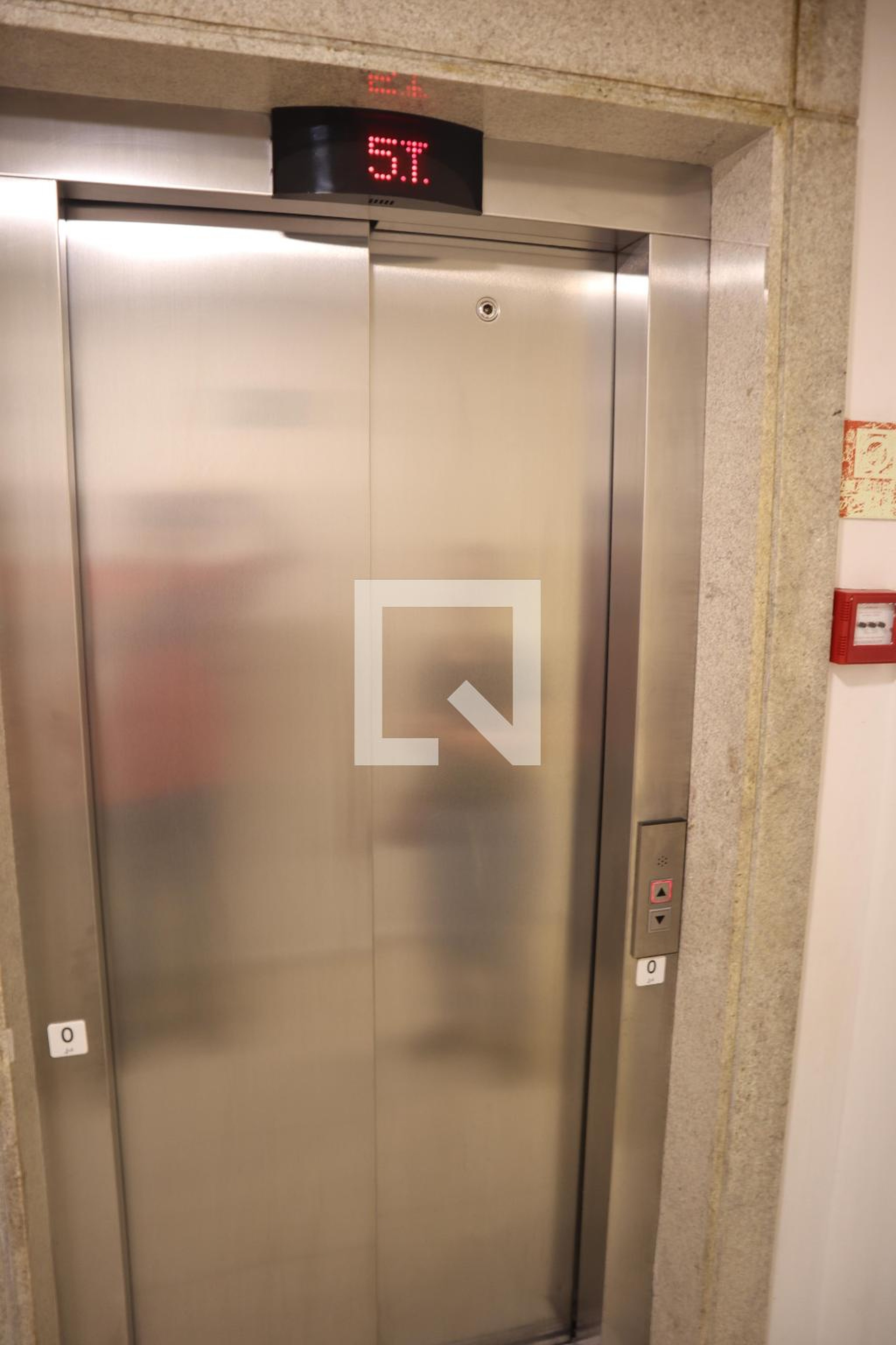 ELEVADOR - Luar do Pontal