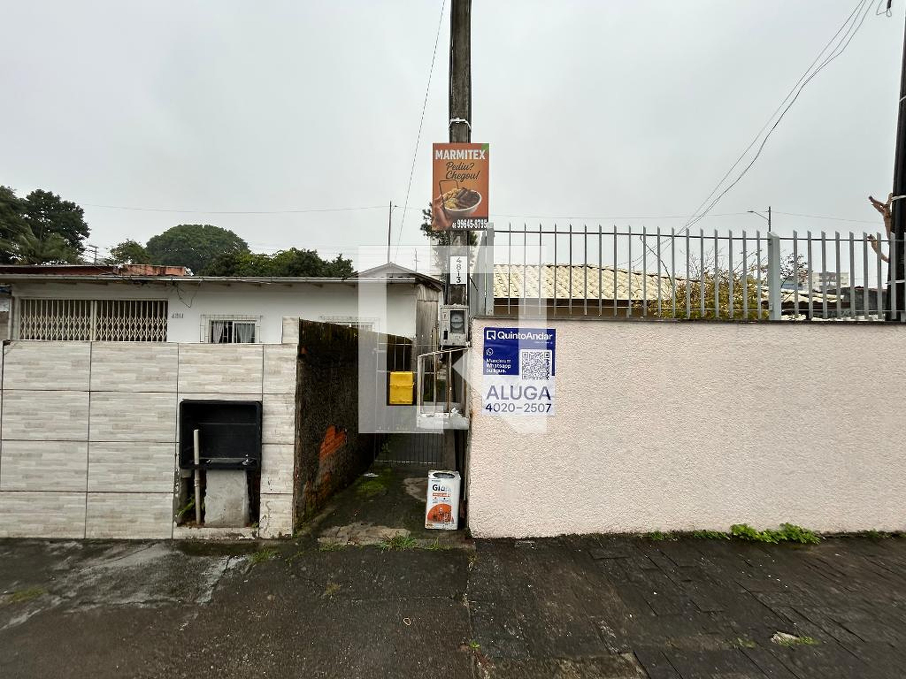 Fachada Condomínio em Rua Heriberto Hulse, 4813