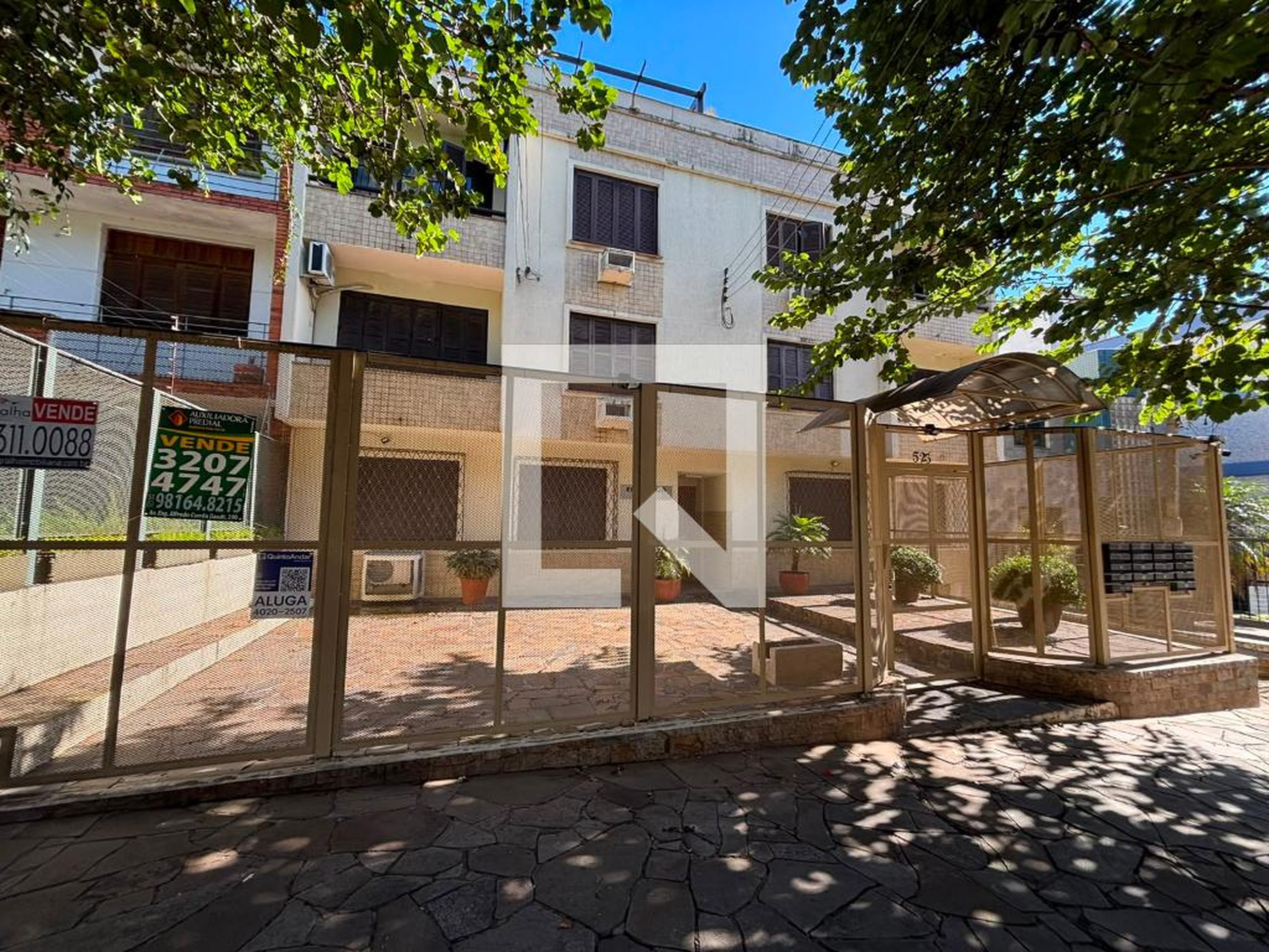 Fachada Condomínio em Rua Coronel Corte Real, 523