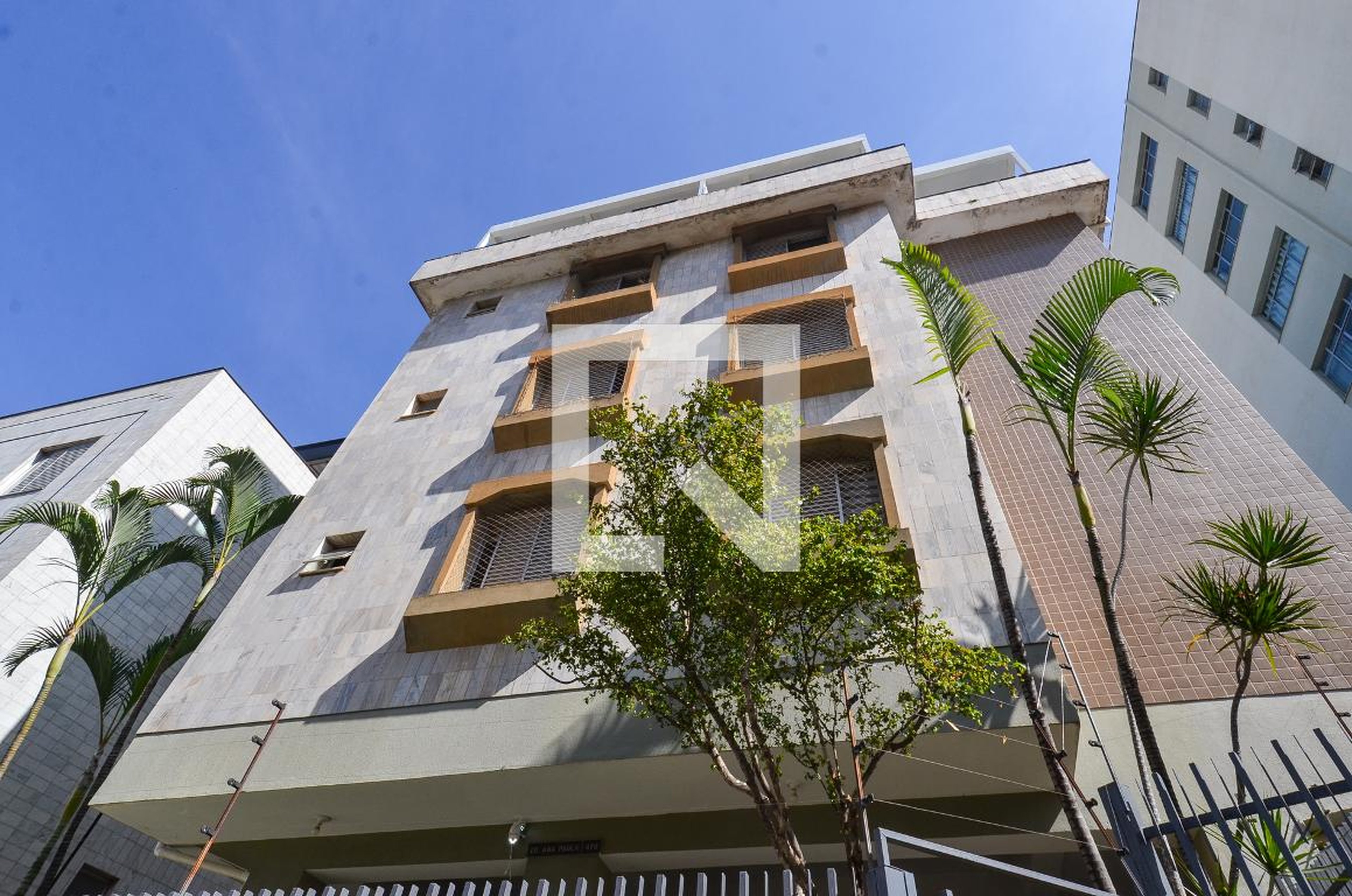Fachada Condomínio em Rua Carlos Turner, 479
