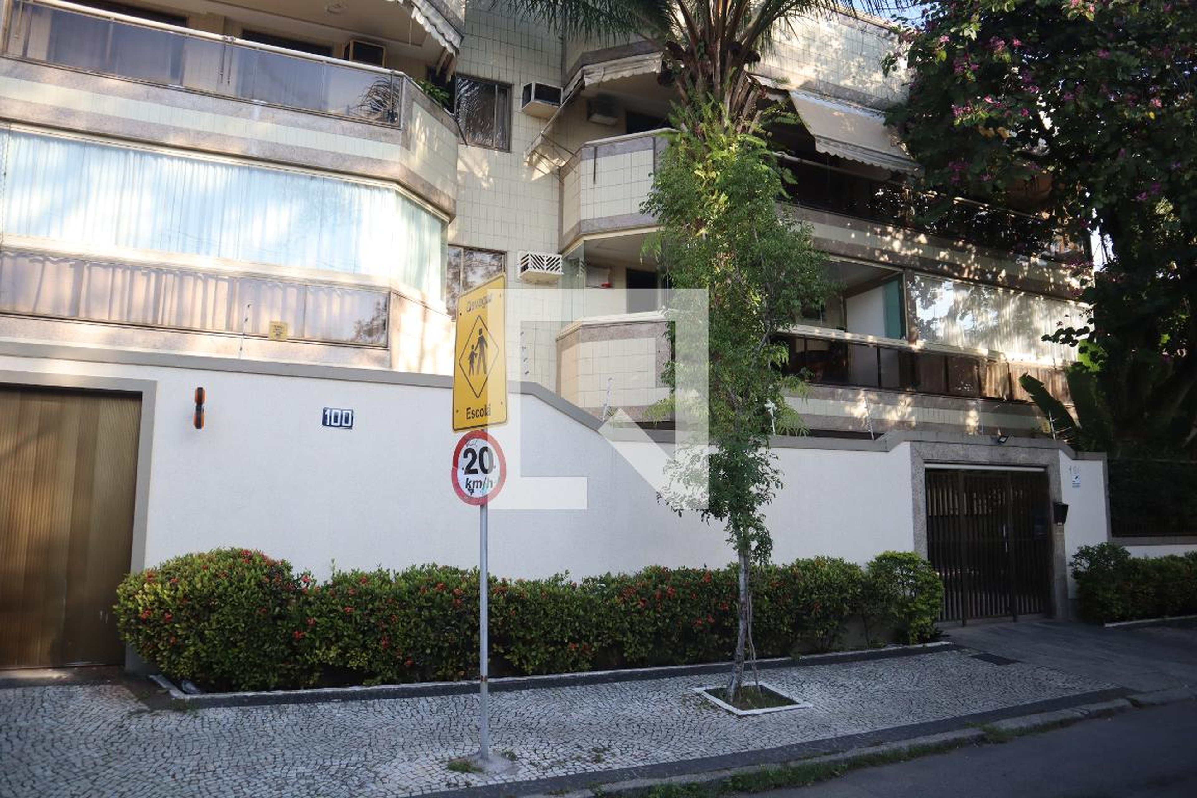FACHADA Condomínio em Rua Coronel João Olintho, 100