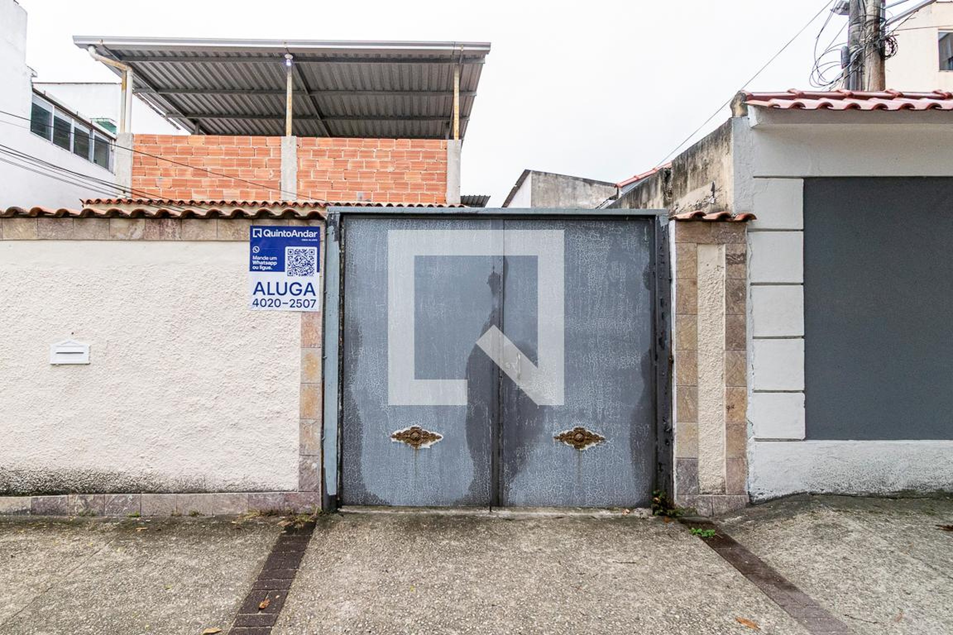Fachada Condomínio em Rua Ferreira Cantão, 65