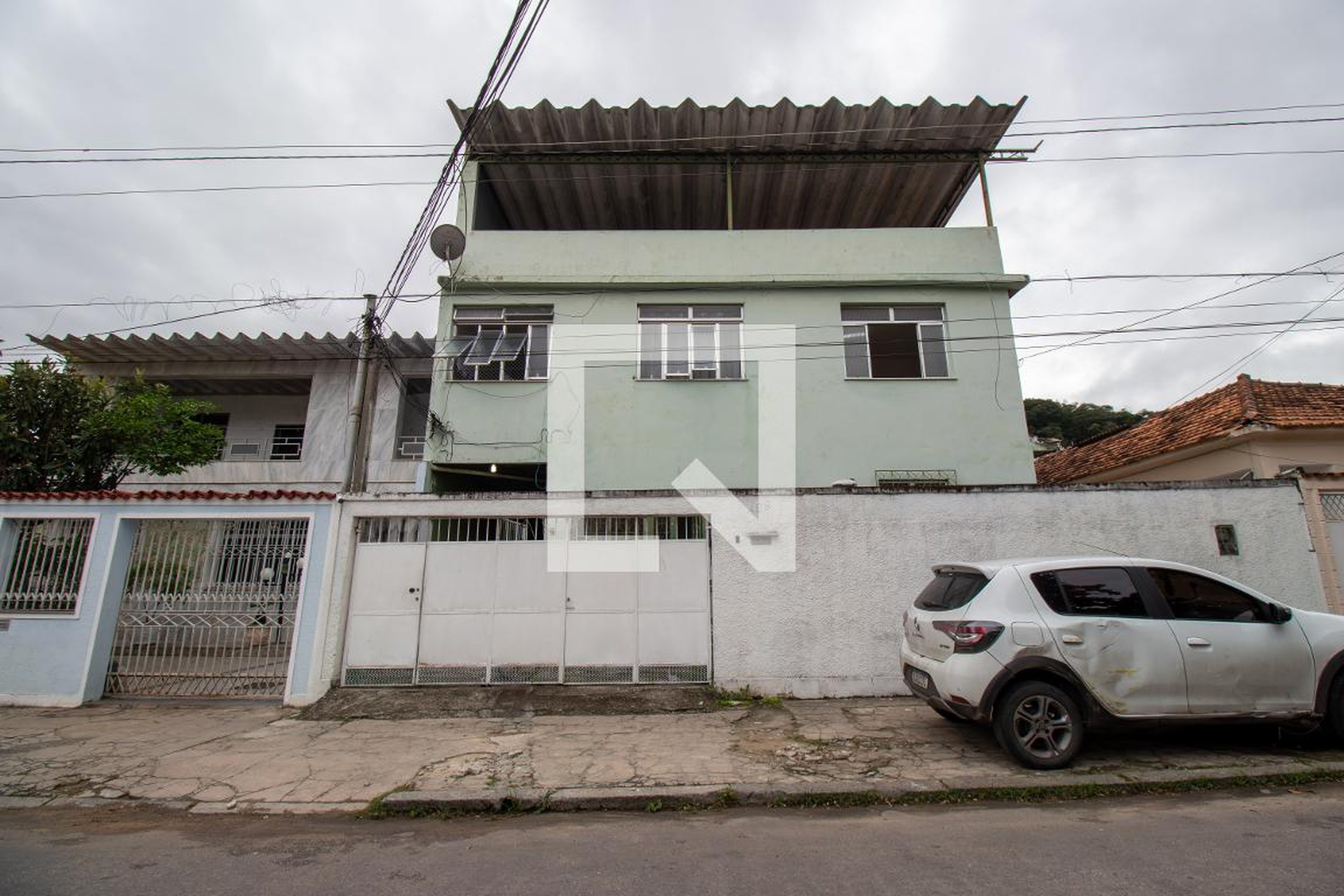 Fachada Condomínio em Rua Aiera, 469
