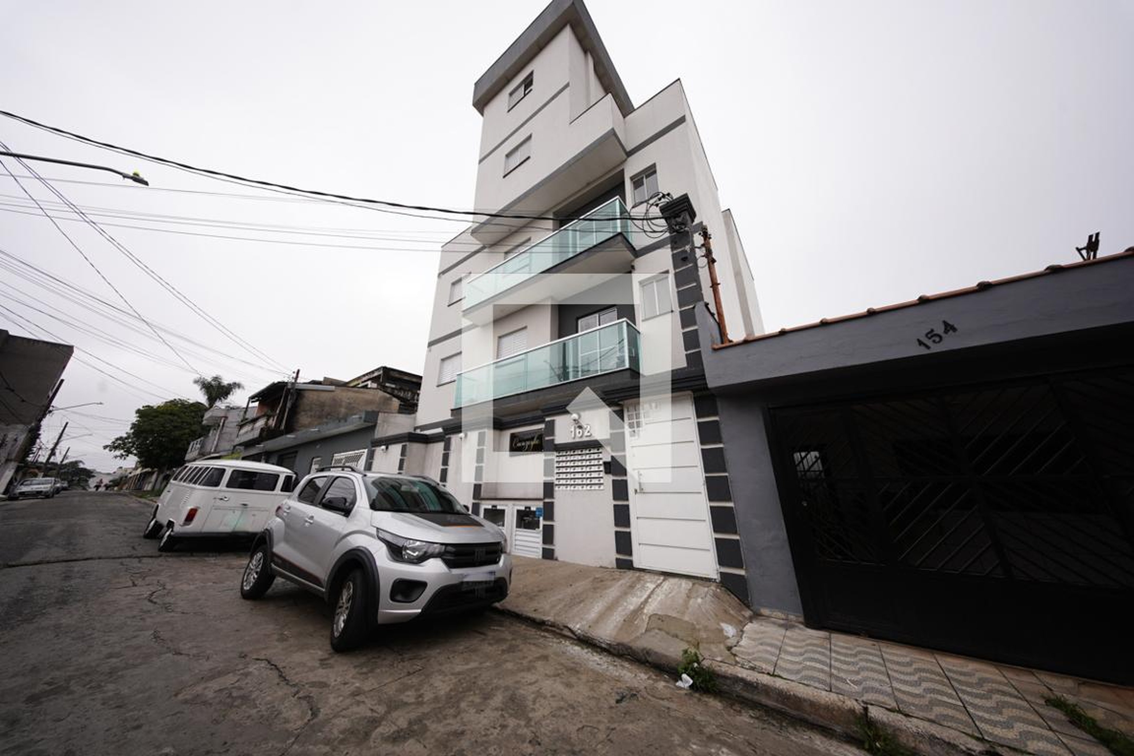 Fachada Condomínio em Rua Pedro Ângelo Cavazóglio, 162