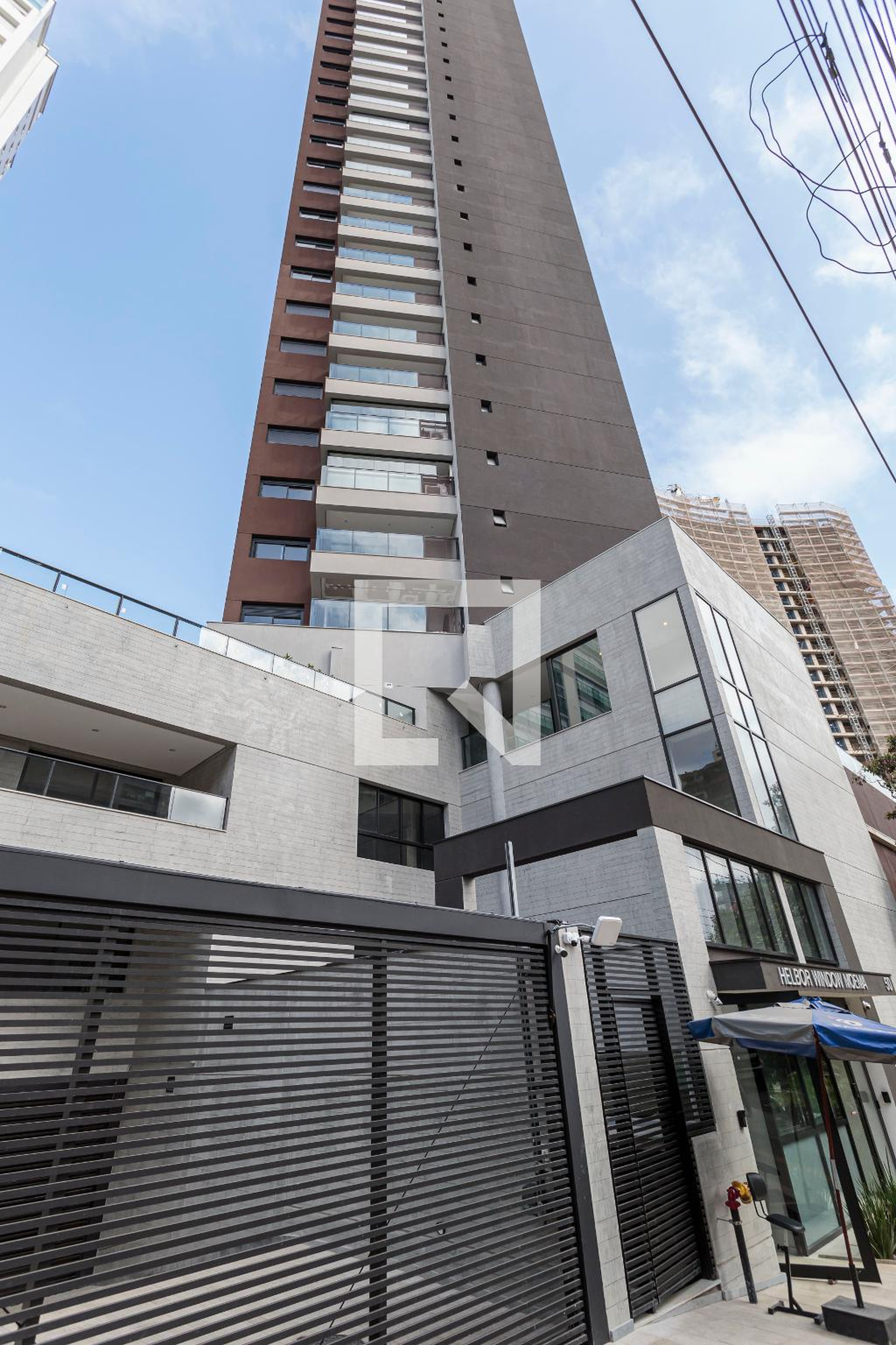 Fachada Condomínio em Avenida Açocê, 70
