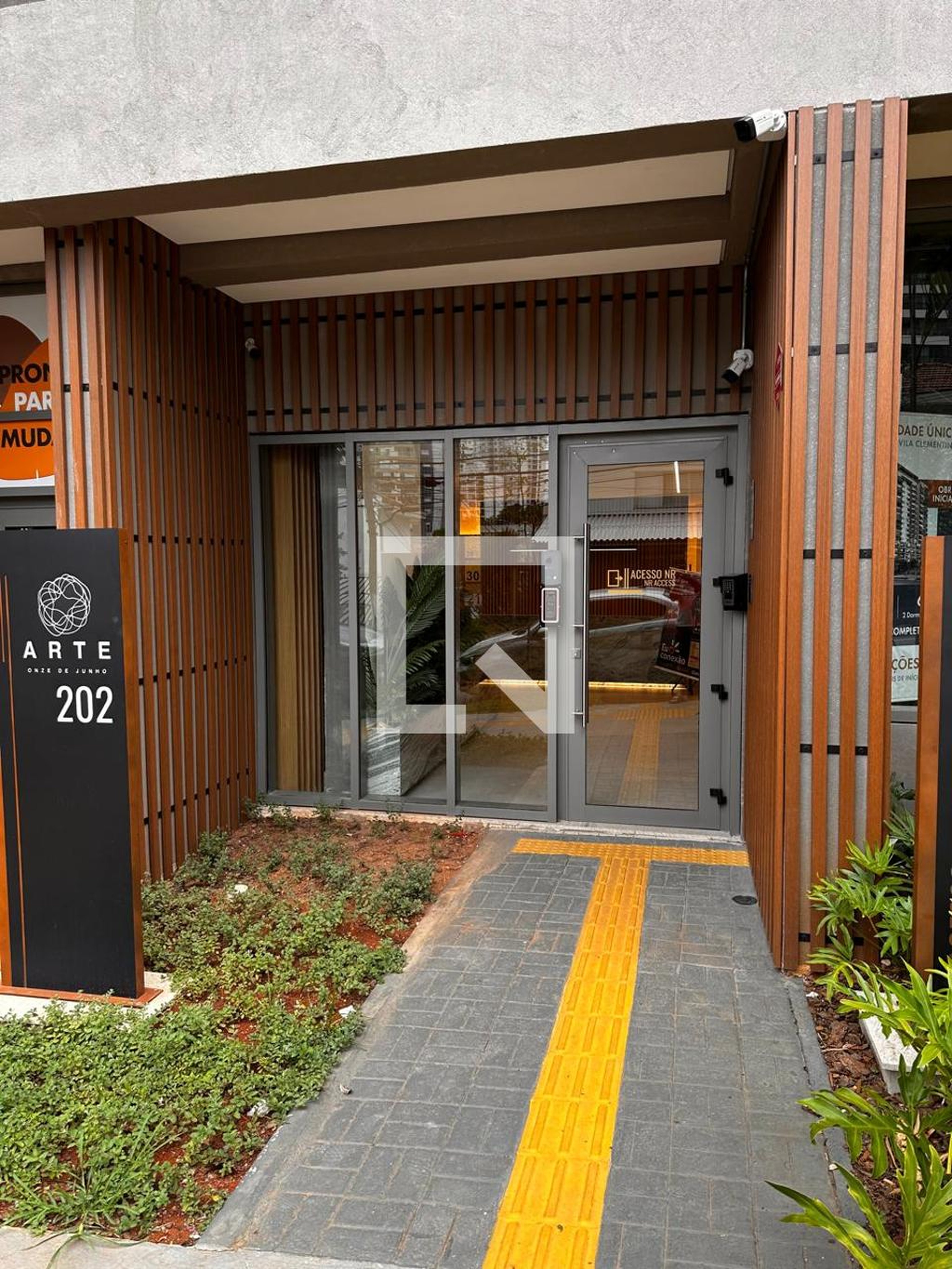 Fachada Condomínio em Avenida Onze de Junho, 20