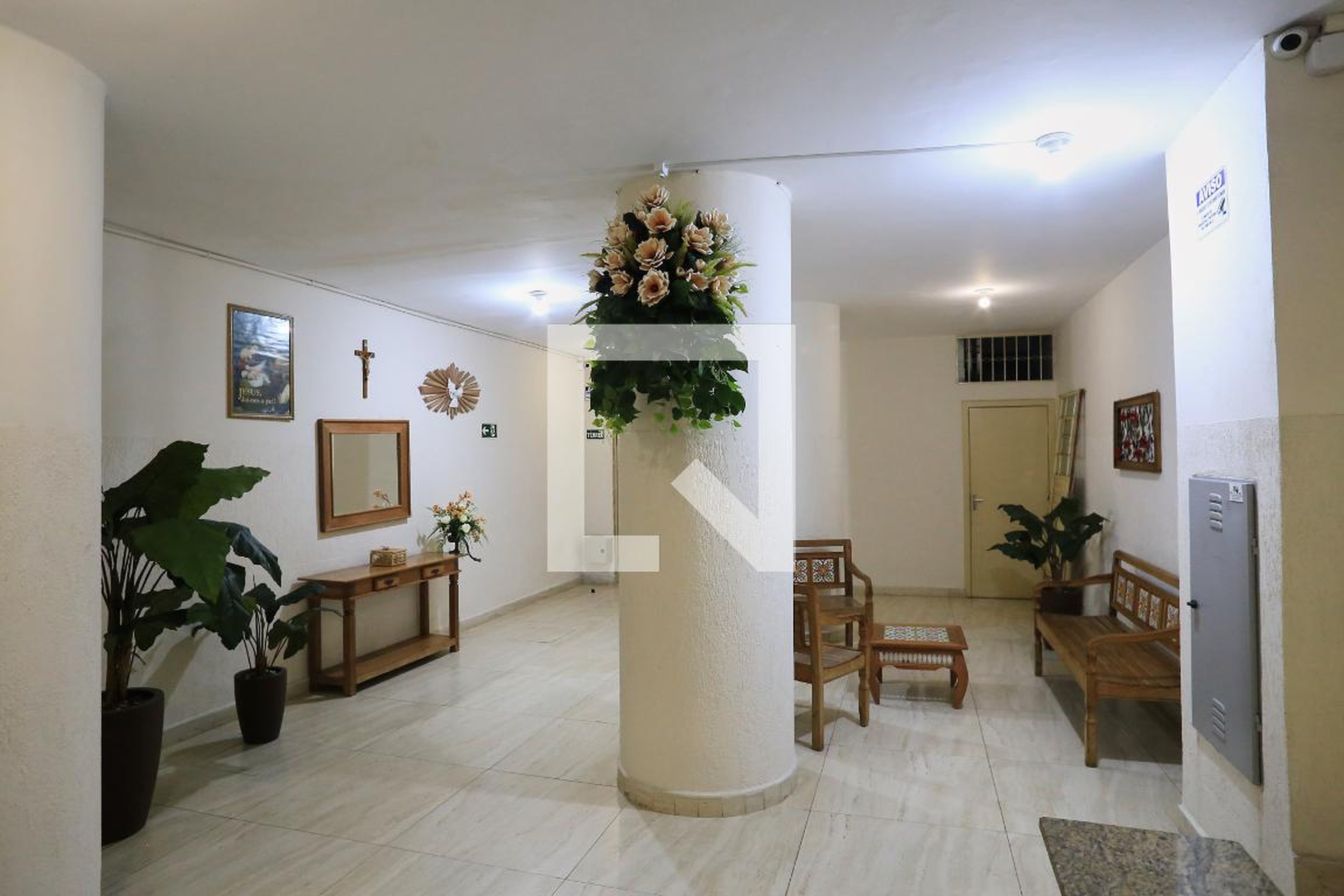 Hall - null