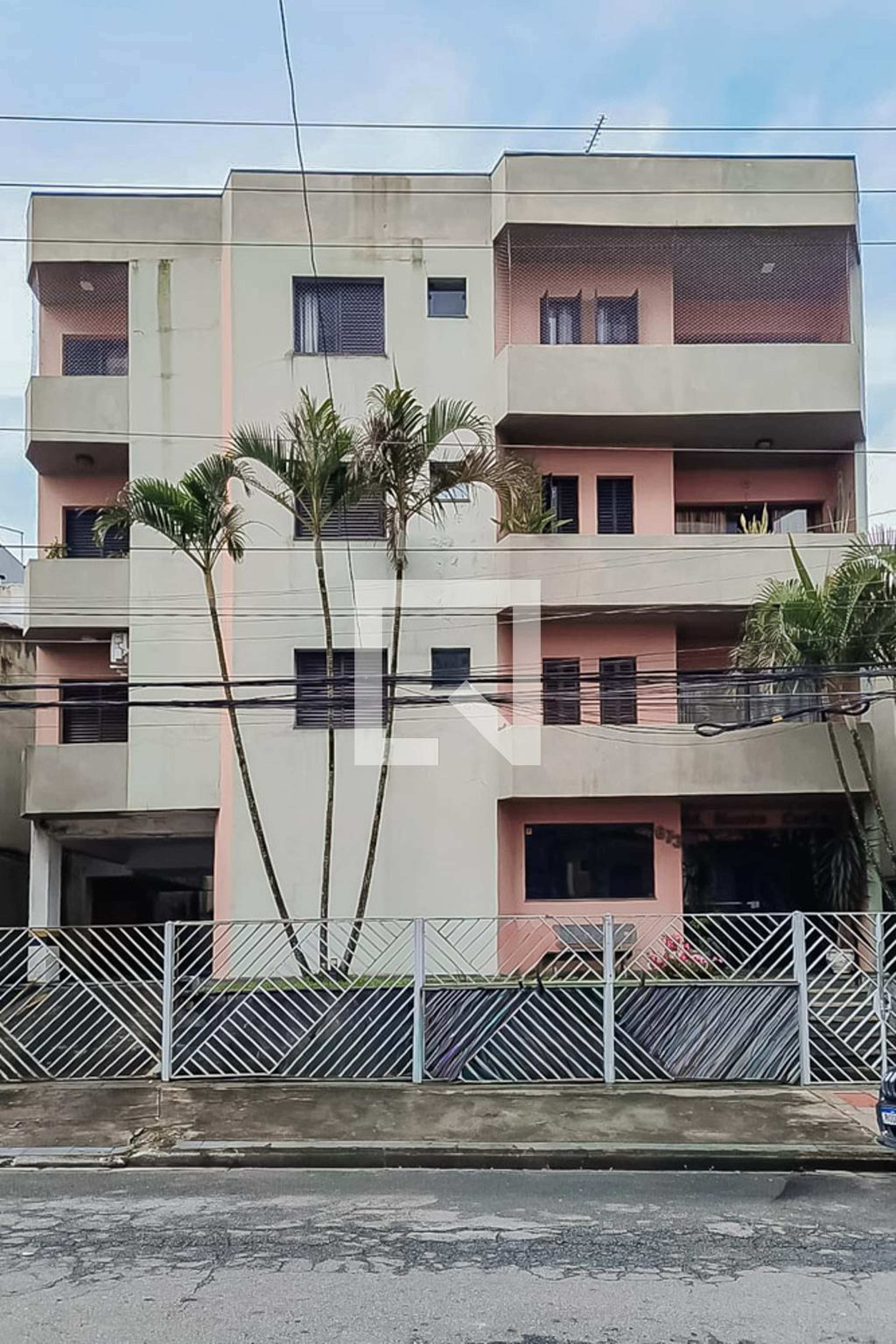 Fachada Condomínio em Avenida Queiróz Pedroso, 673