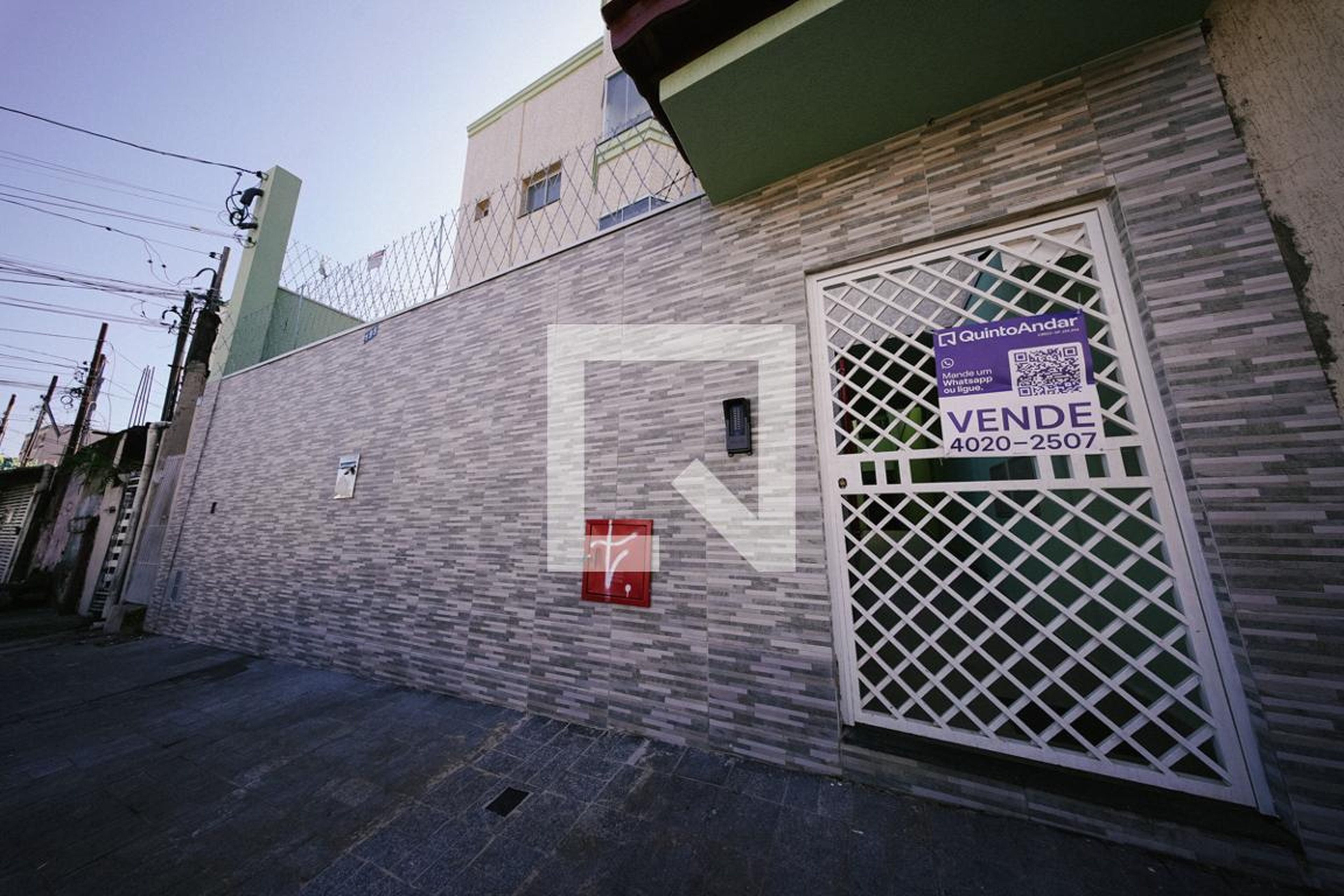Fachada Condomínio em Rua Piquinhu, 195
