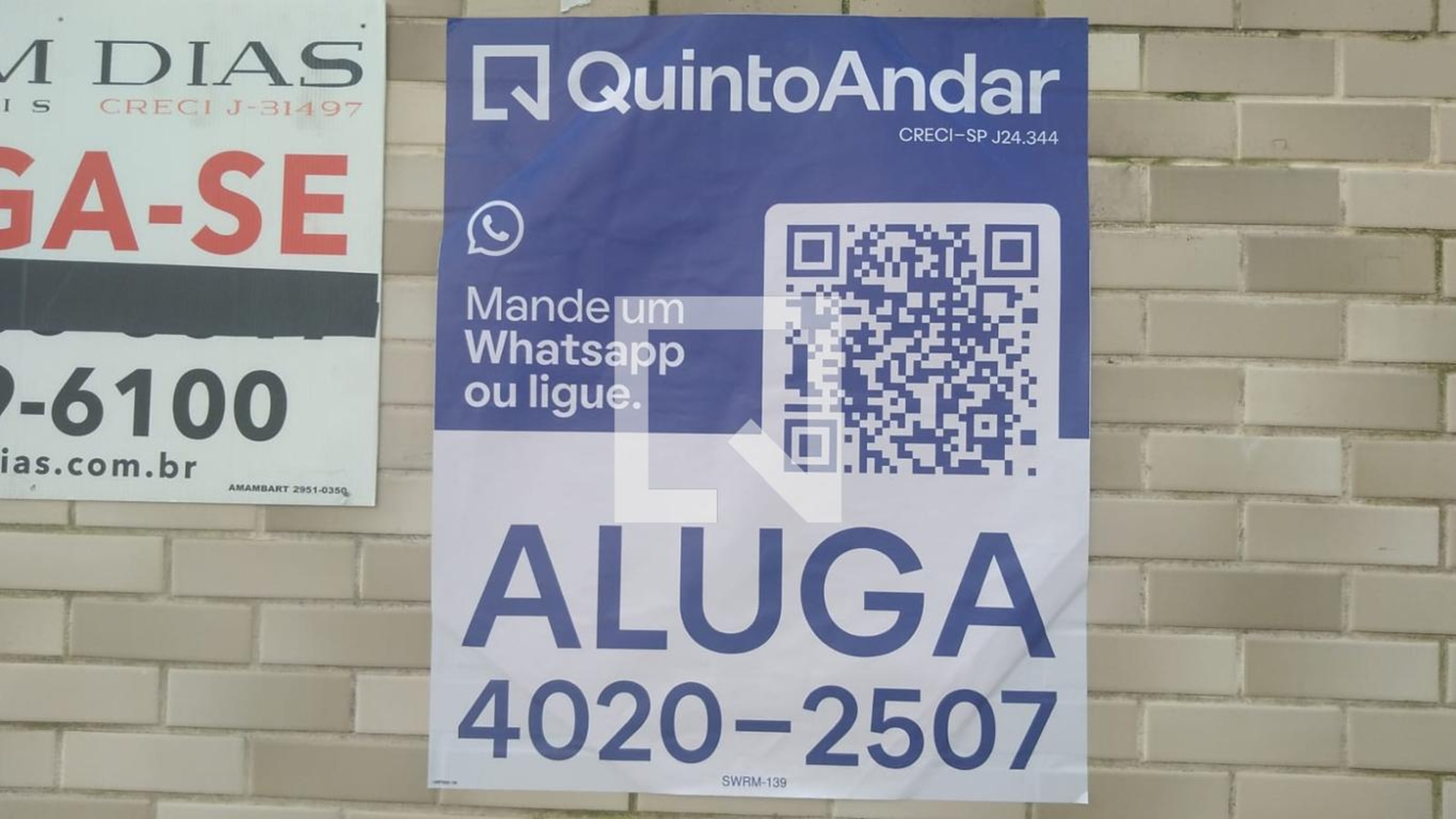 Fachada Condomínio em Rua General Isidoro Dias Lopes, 100