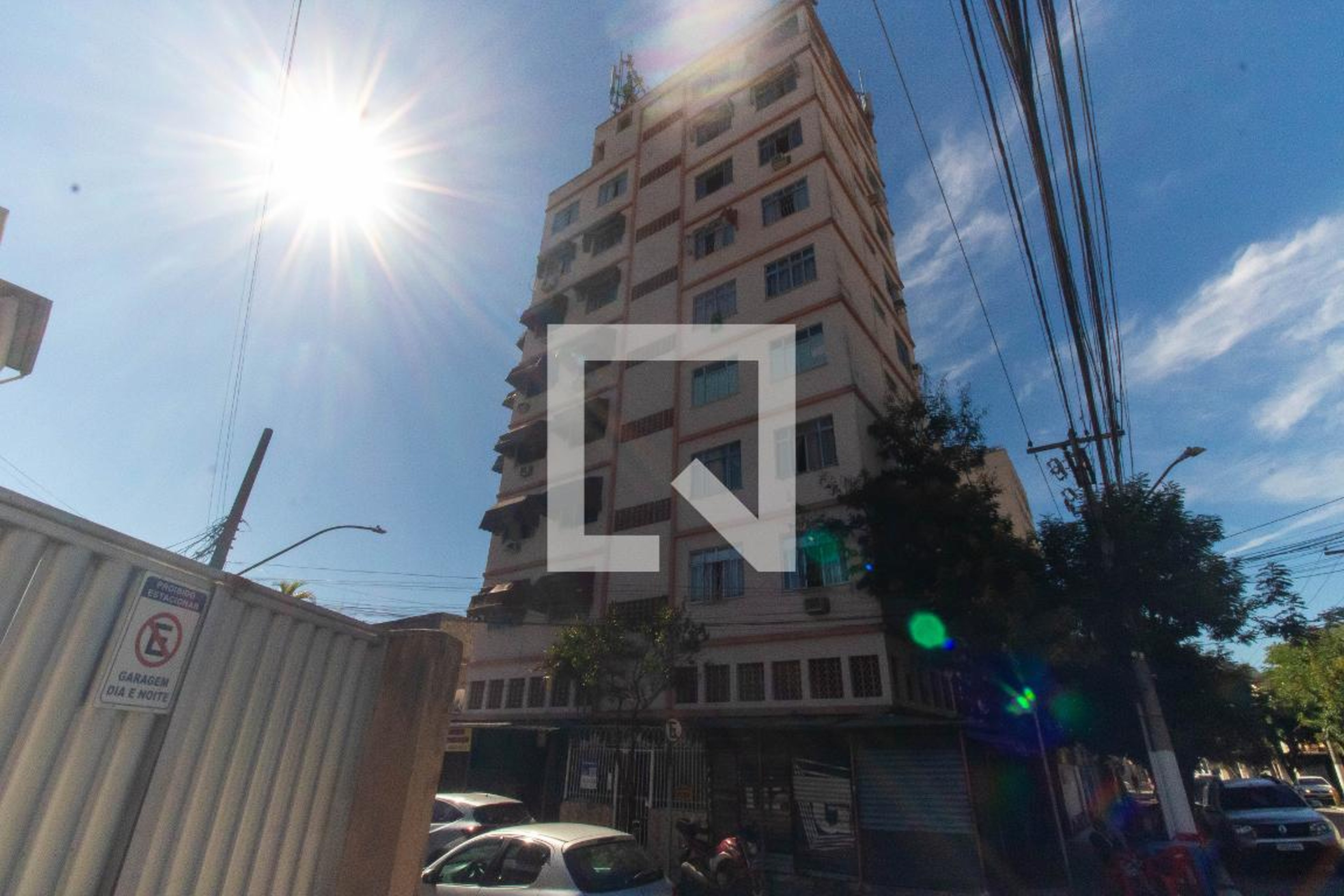 Fachada Condomínio em Rua Doutor Alcídes Figueiredo, 59