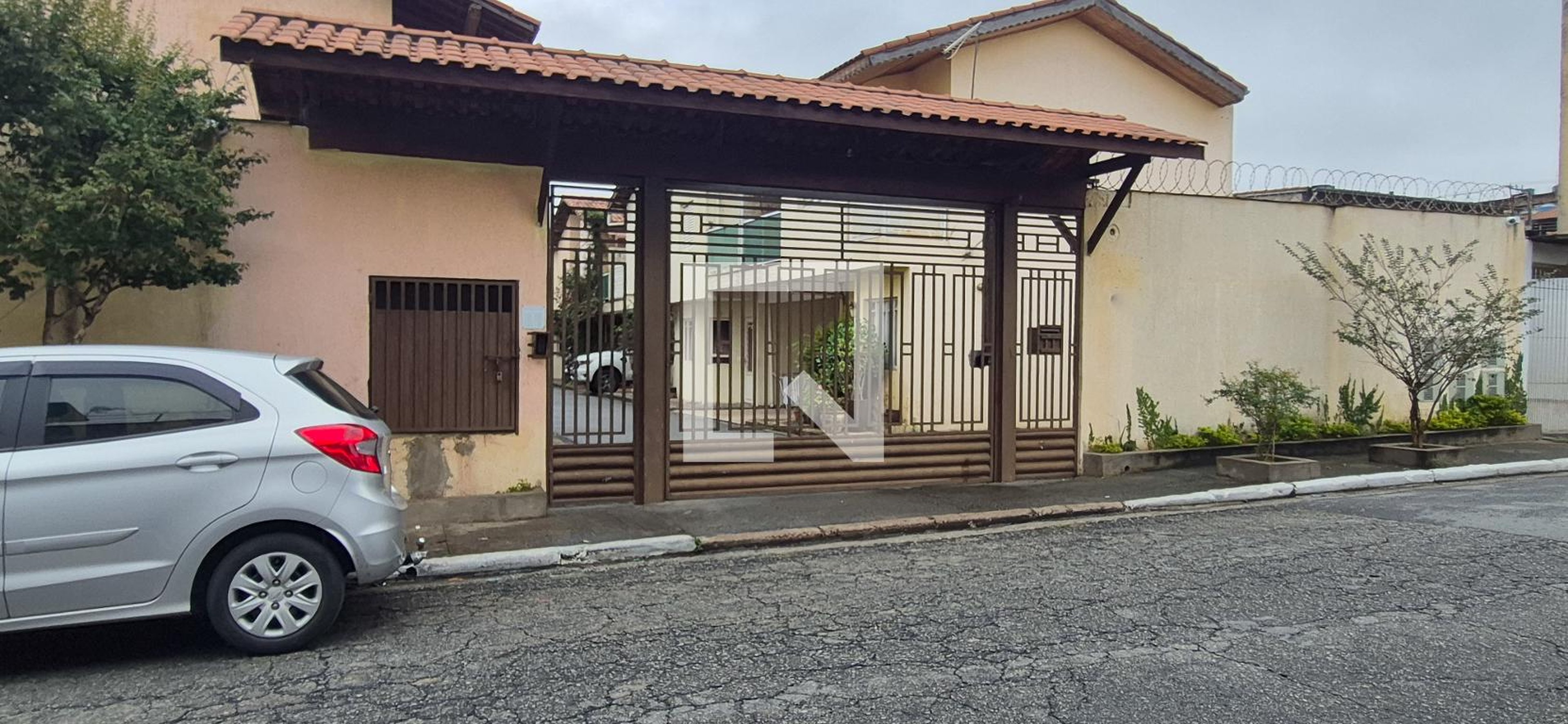 Fachada Condomínio em Rua Albertina Medeiros, 1040