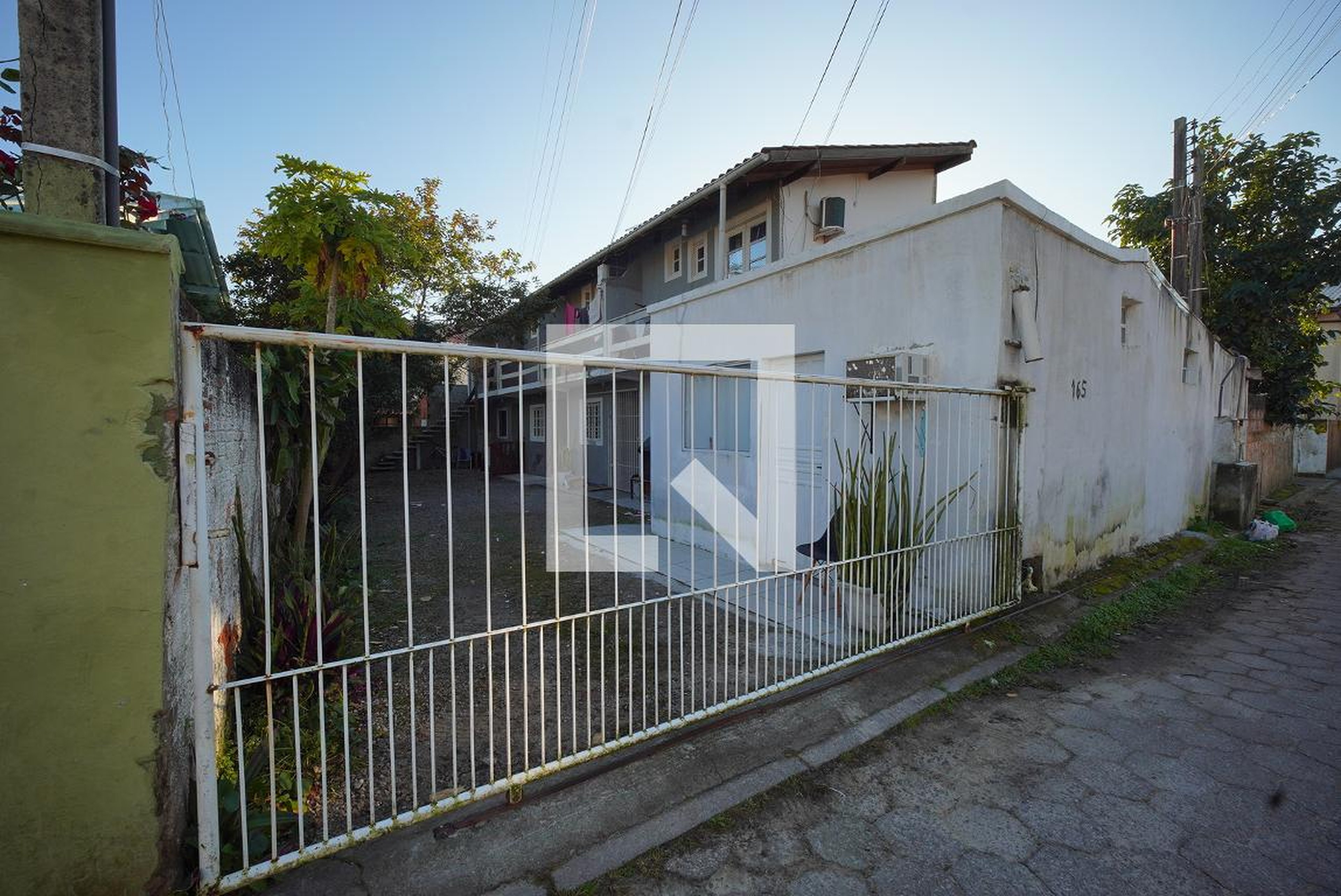 Fachada Condomínio em Servidão Dercidio Manoel Sagáz, 165