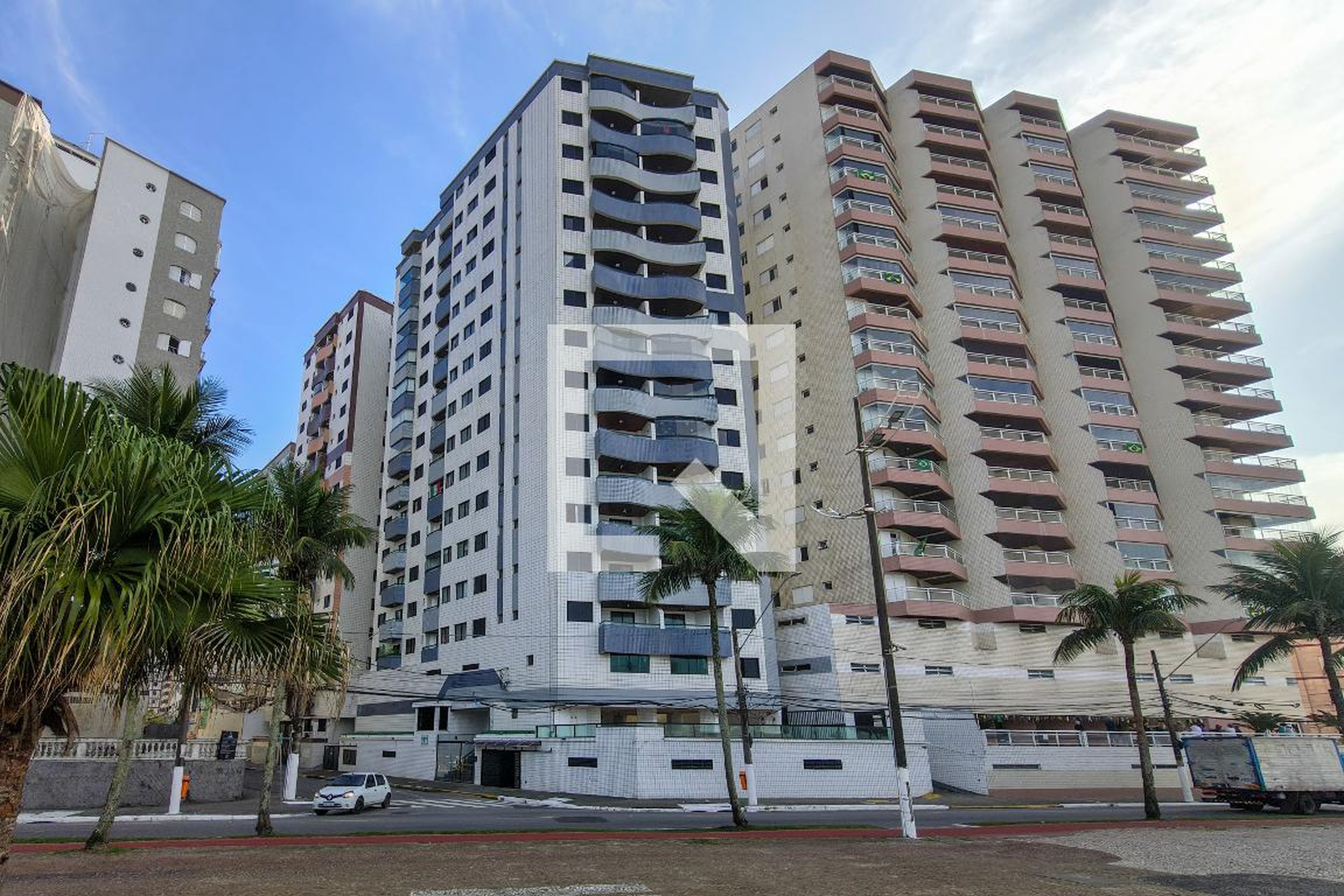 Fachada Condomínio em Rua Alfonso Bovero, 28