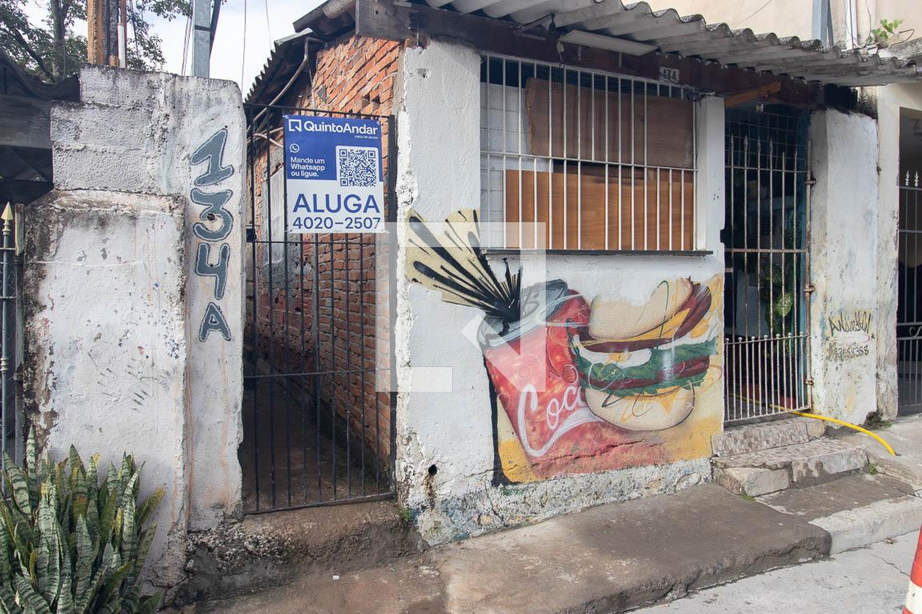 Fachada Condomínio em Rua Ester Elisa, 134