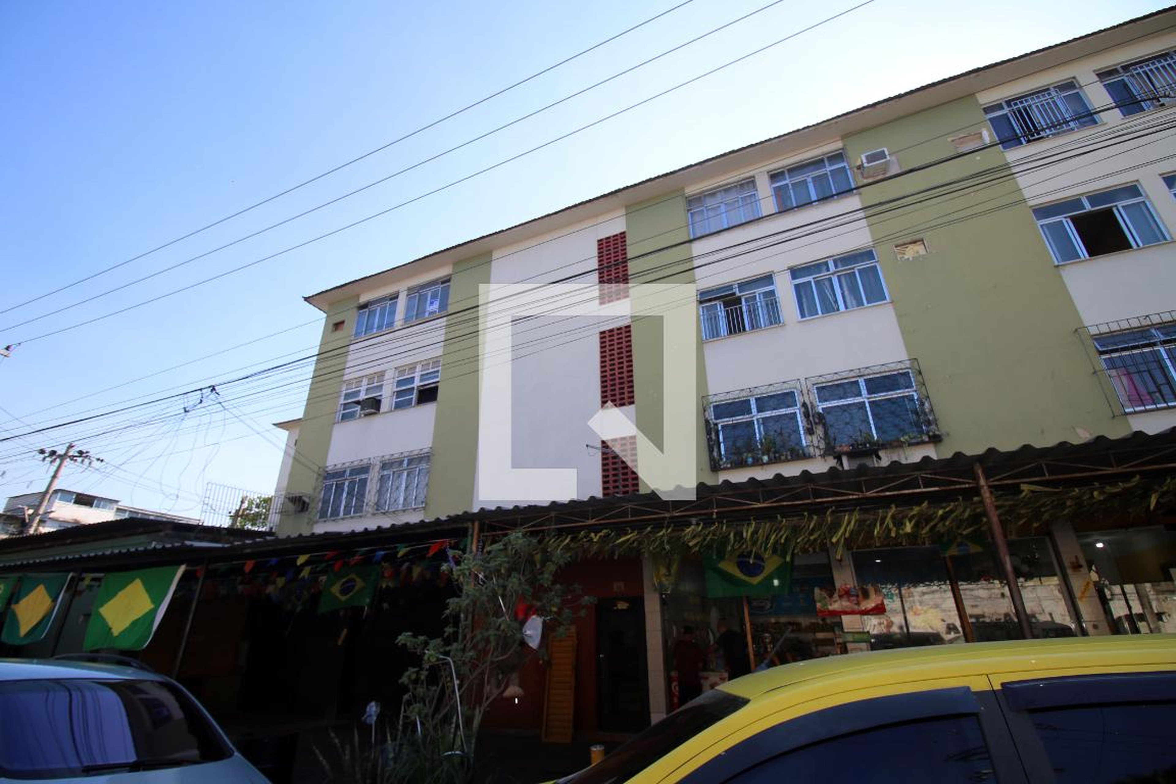 Fachada do Prédio Condomínio em Rua Iguaperiba, 355