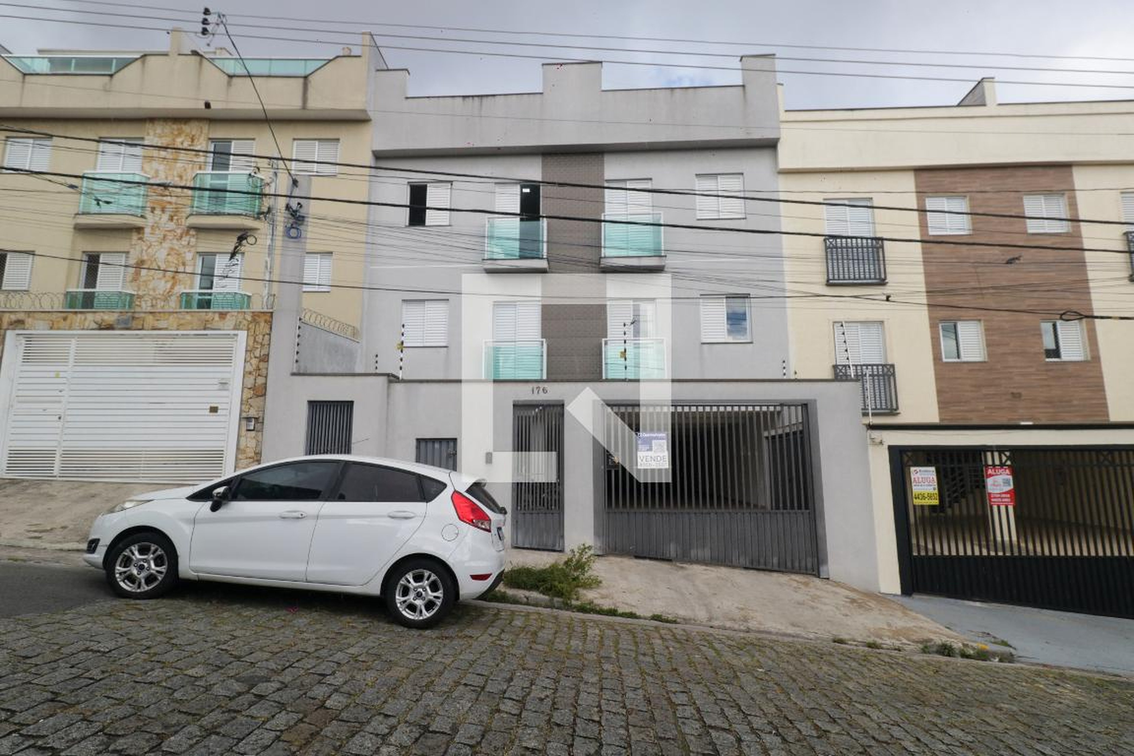 Fachada Condomínio em Rua Agulhas Negras, 176