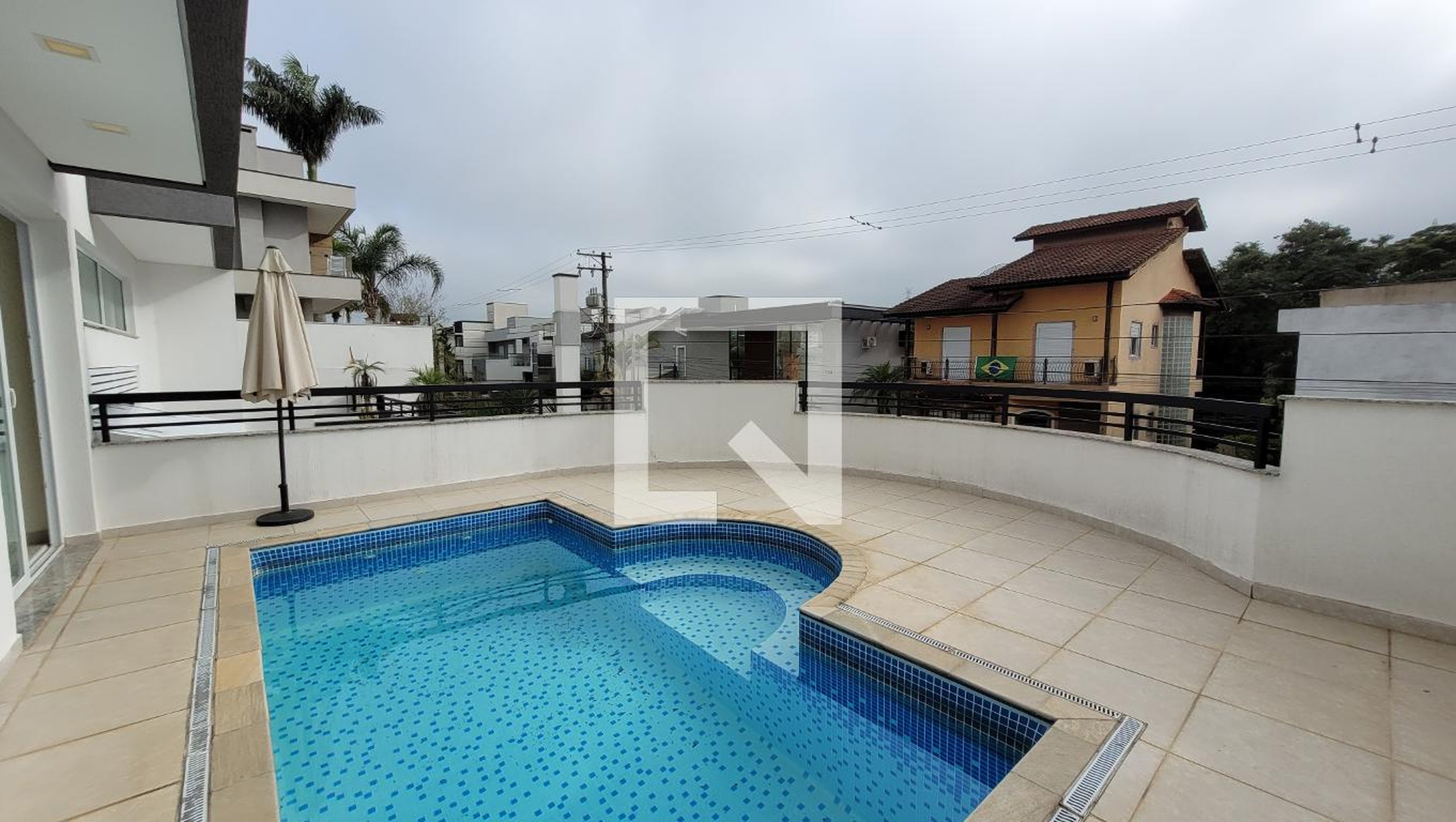 Piscina Condomínio em Rua Amparo, 400