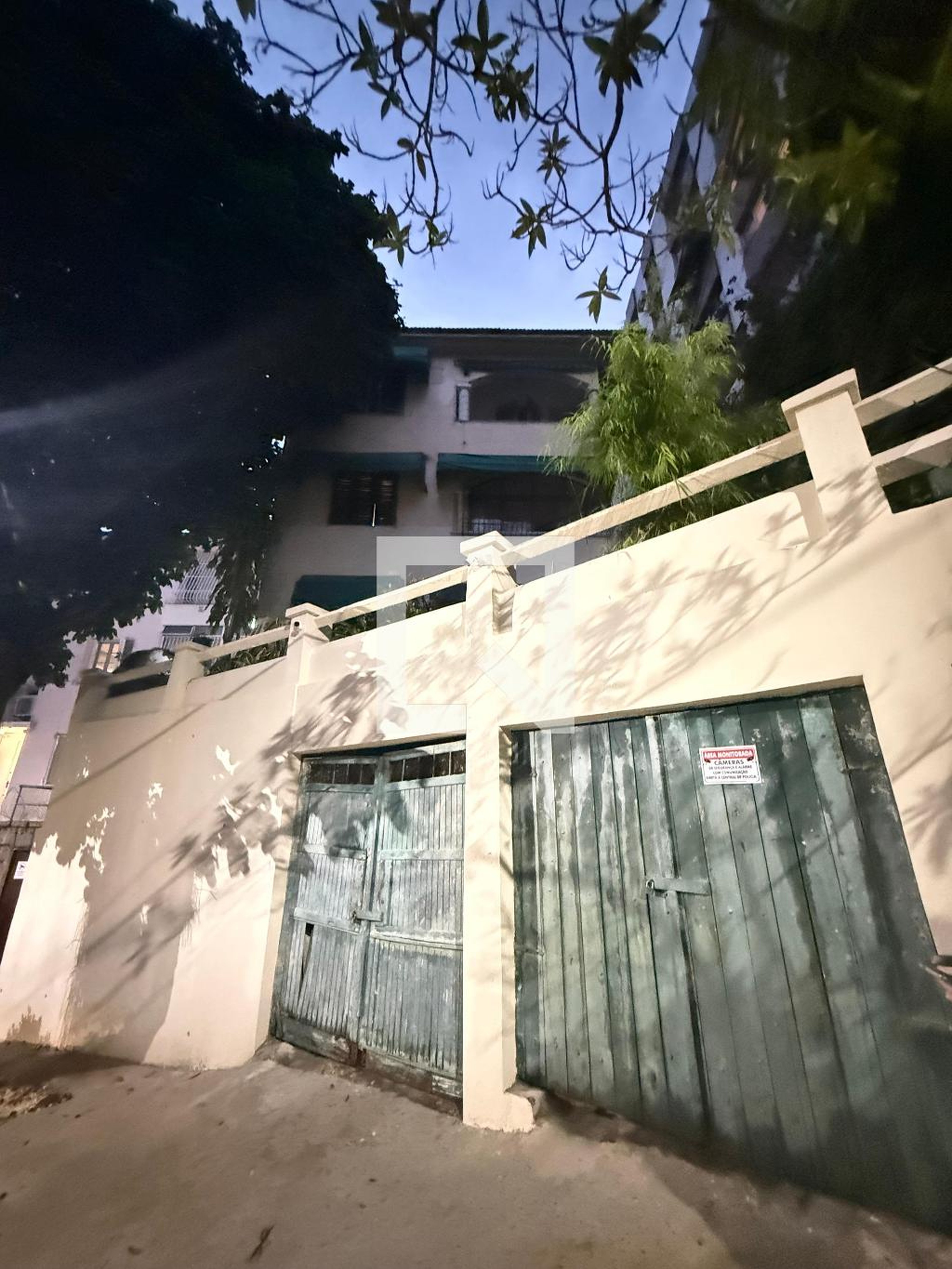 Fachada Condomínio em Rua Efigênio de Sales, 189