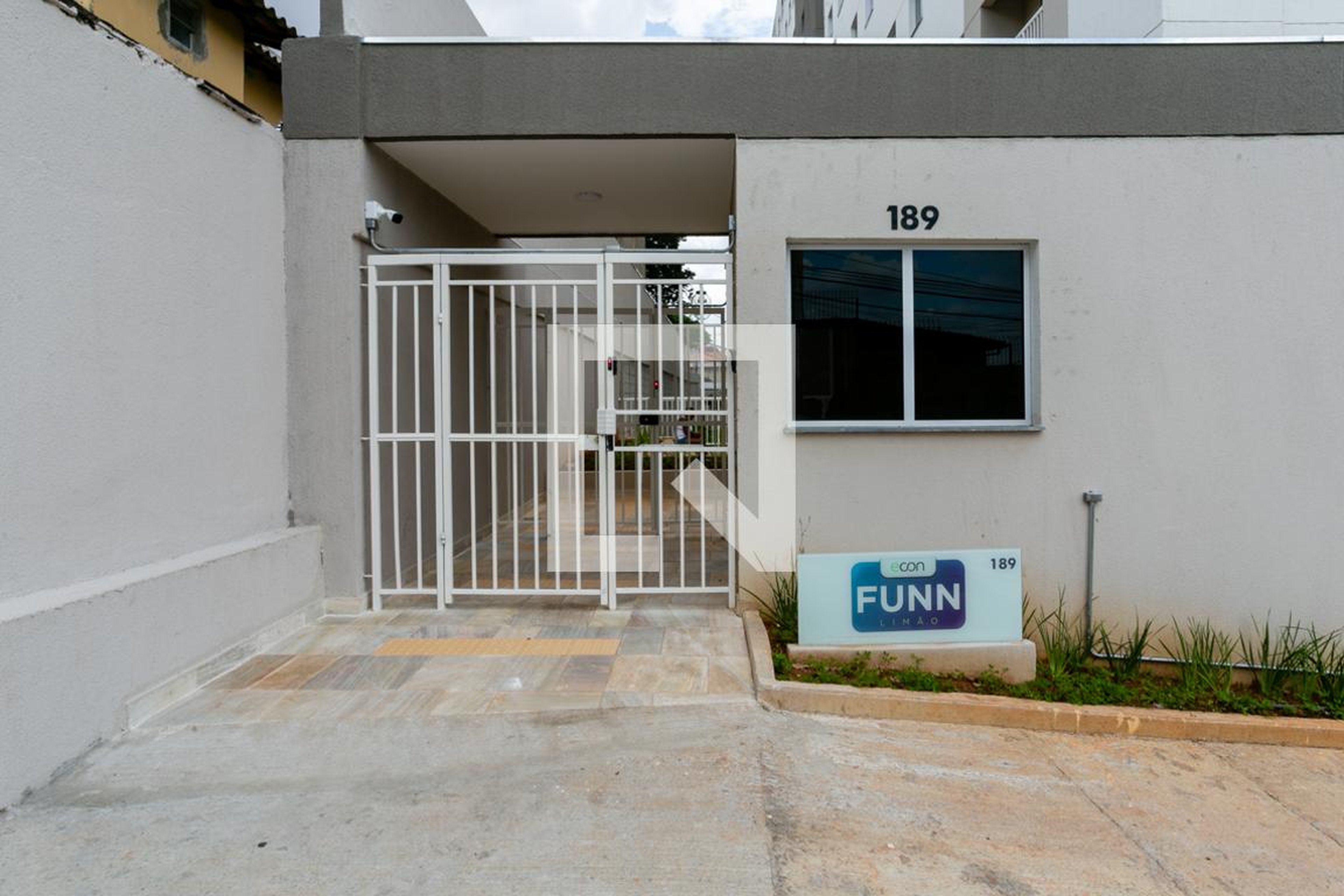 Fachada do condomínio Condomínio Funn Limão