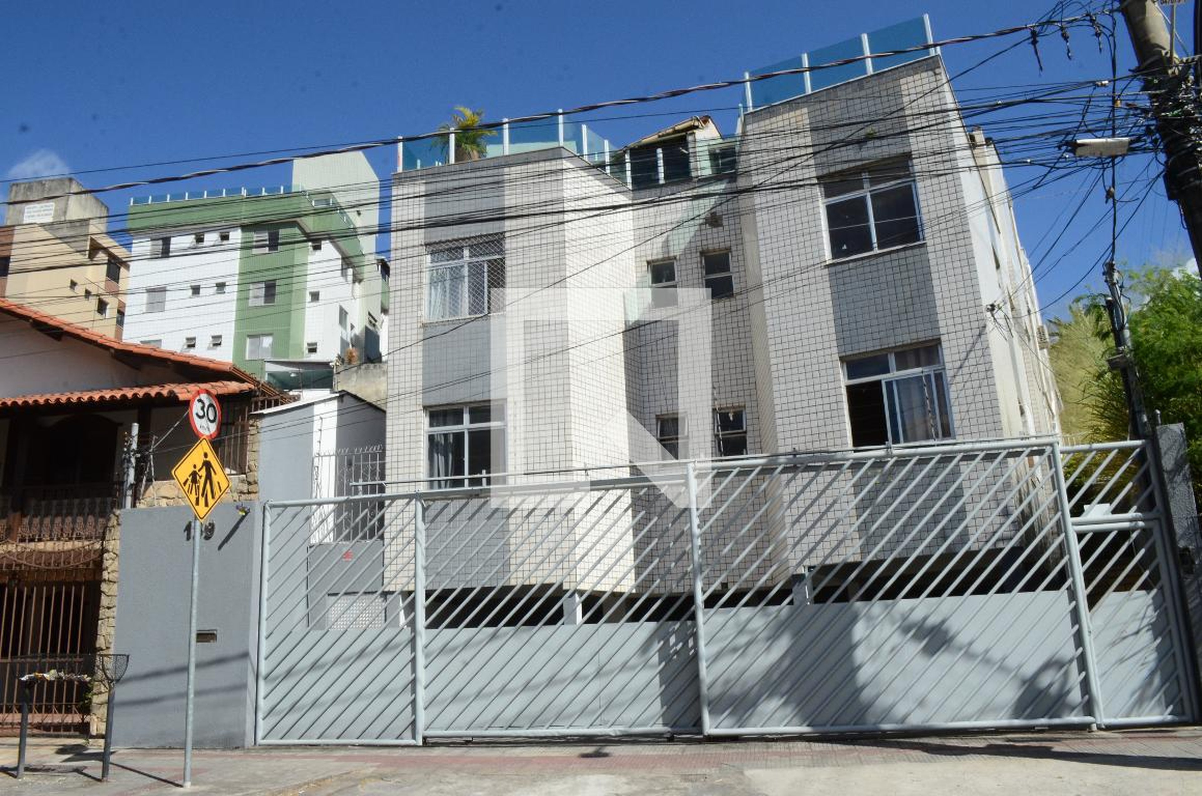 Fachada Condomínio em Rua Joviano Naves, 139