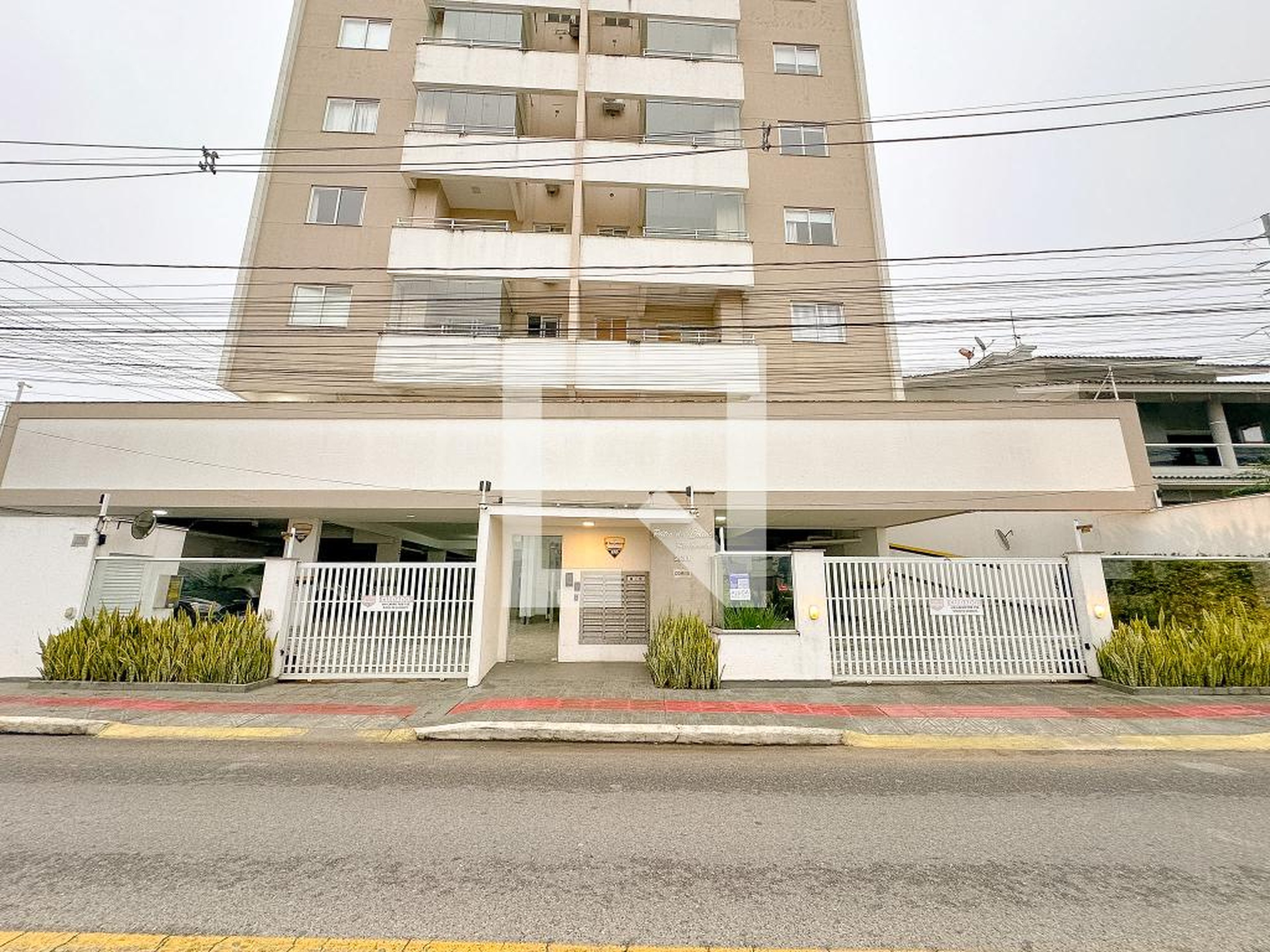 Fachada Condomínio em Rua Tomaz Domingos da Silveira, 2611
