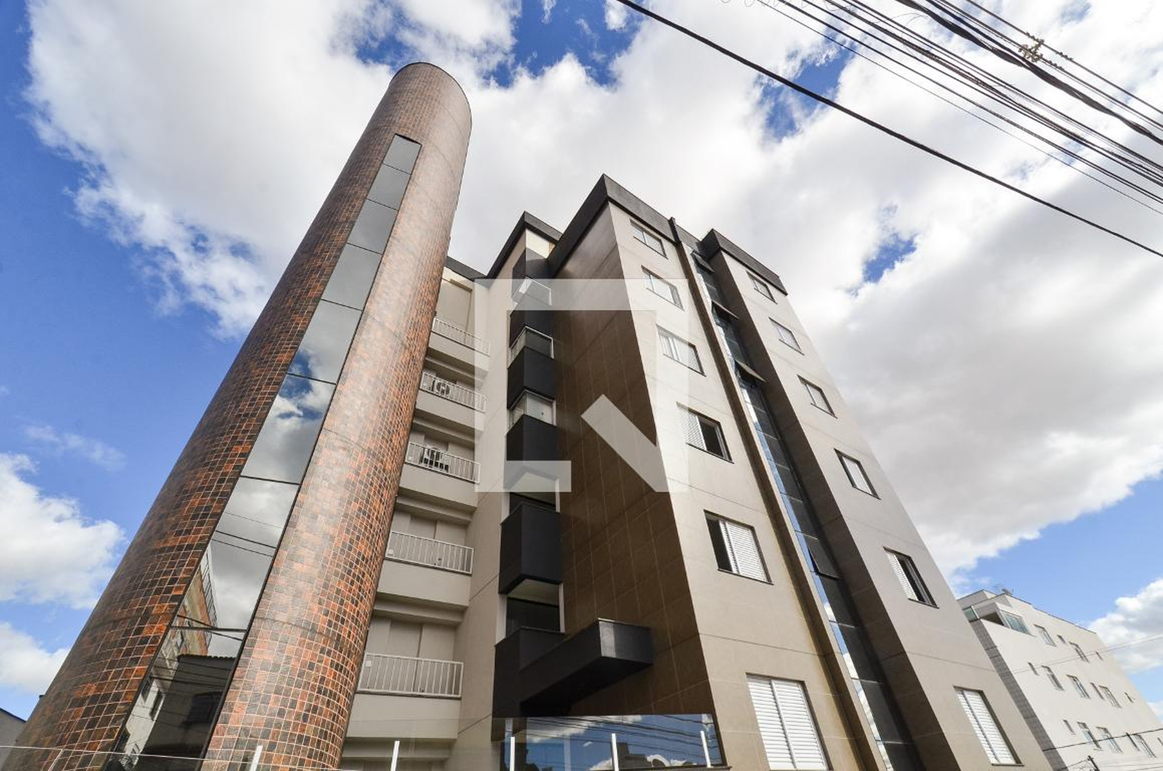 Fachada Condomínio em Rua Mantiqueira, 50