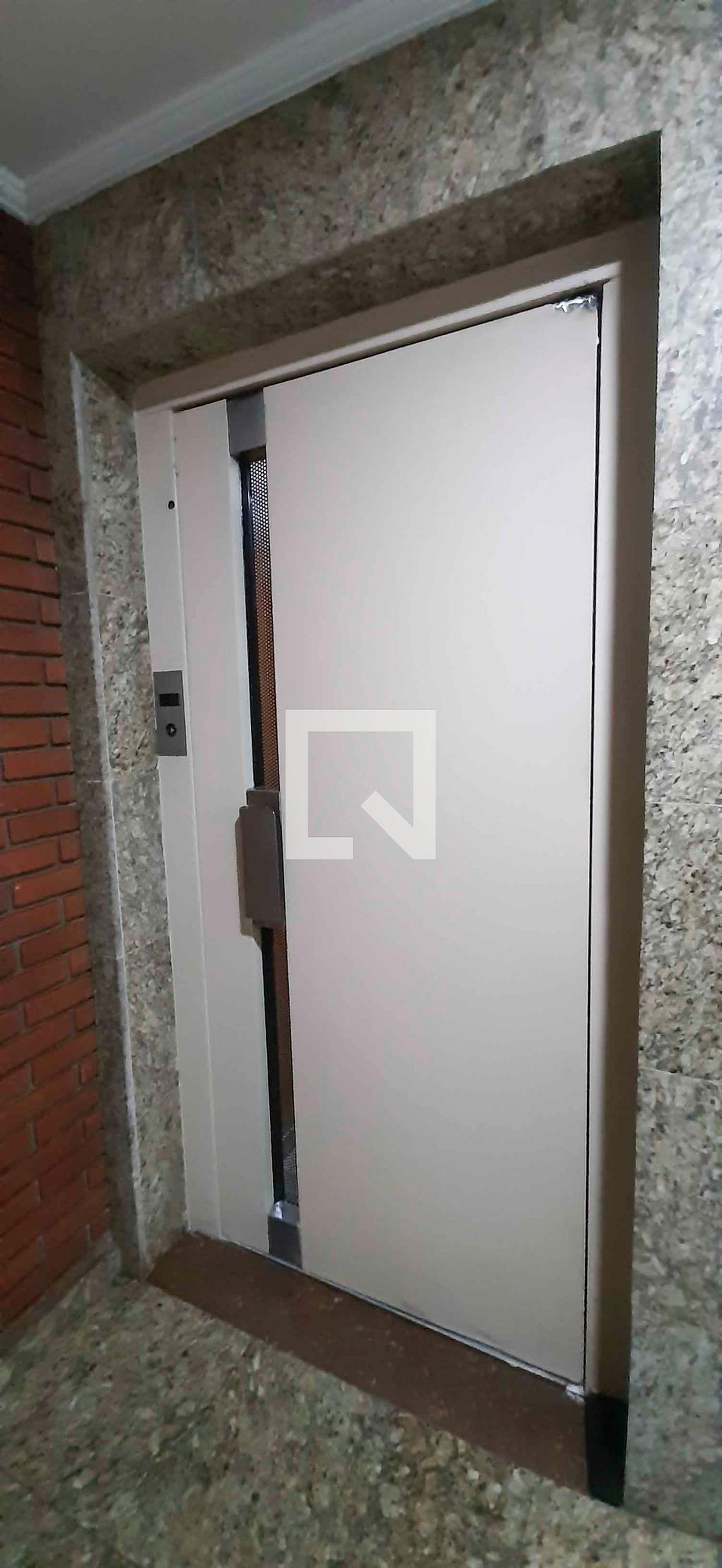 Elevador Condomínio em Rua Deolinda Rodrigues, 171