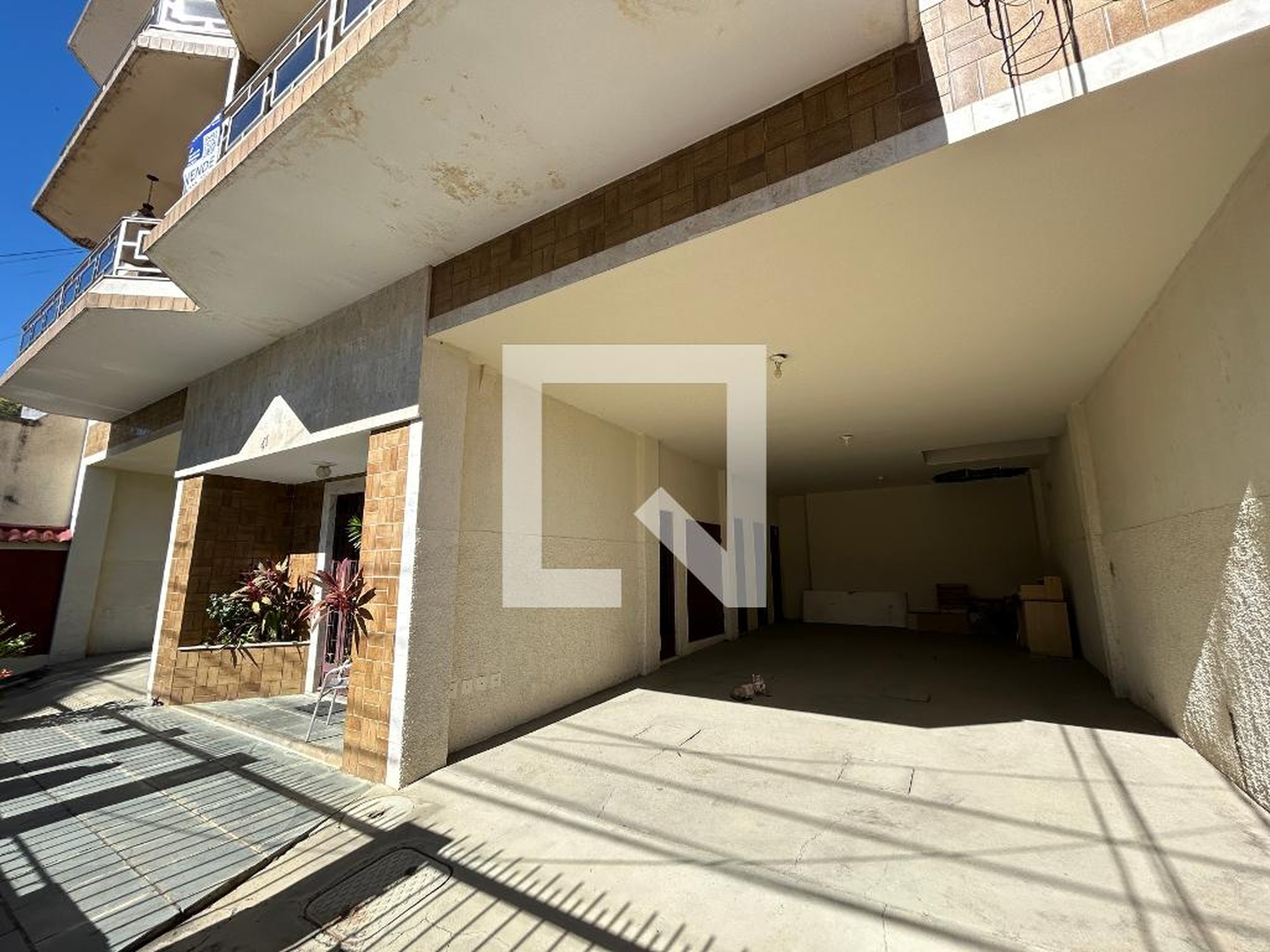 Fachada Condomínio em Rua Tombos, 41