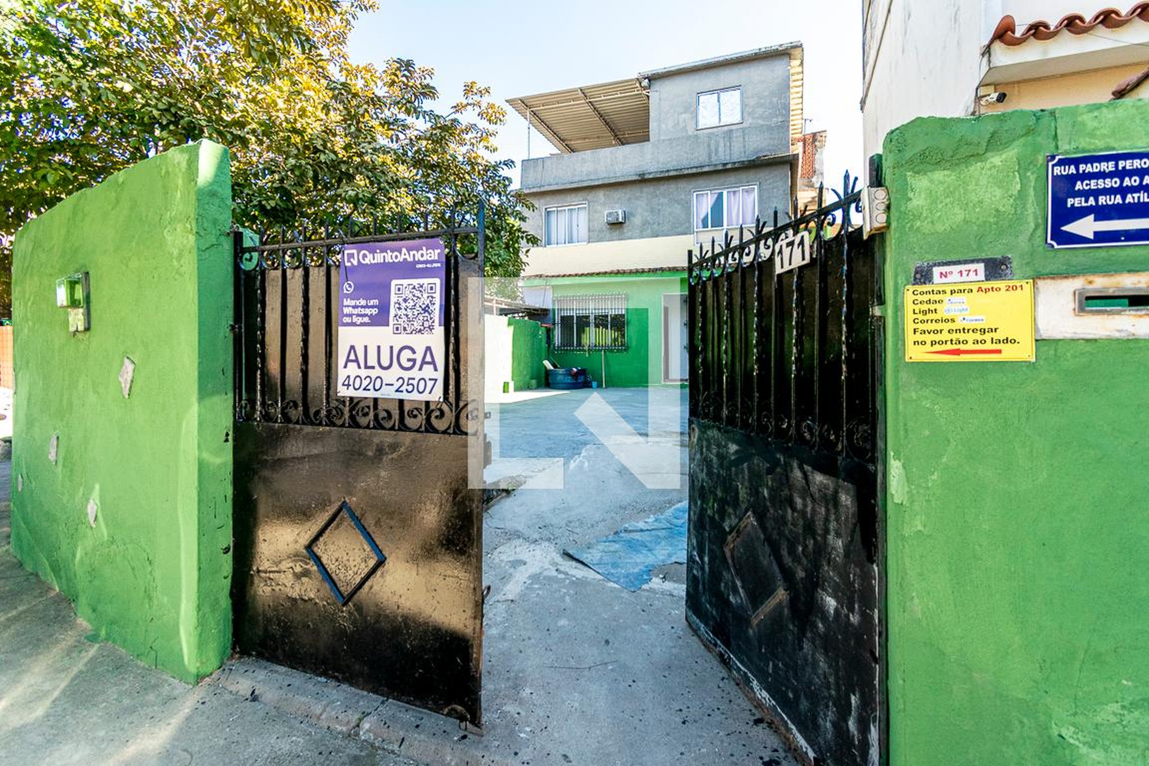 Fachada Condomínio em Rua Padre Peroneille, 171