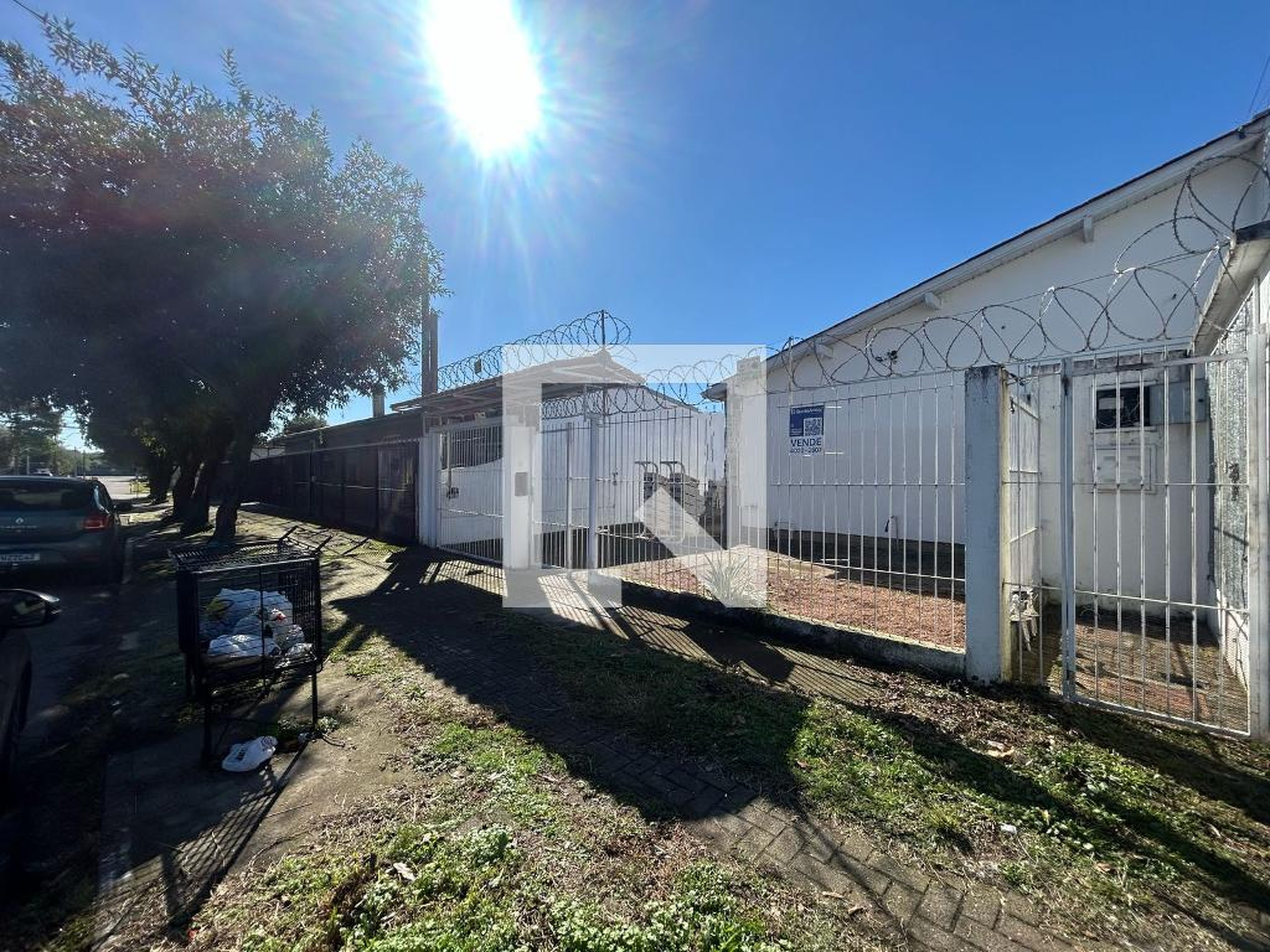 Fachada Condomínio em Rua Vinte e Quatro de Outubro, 255