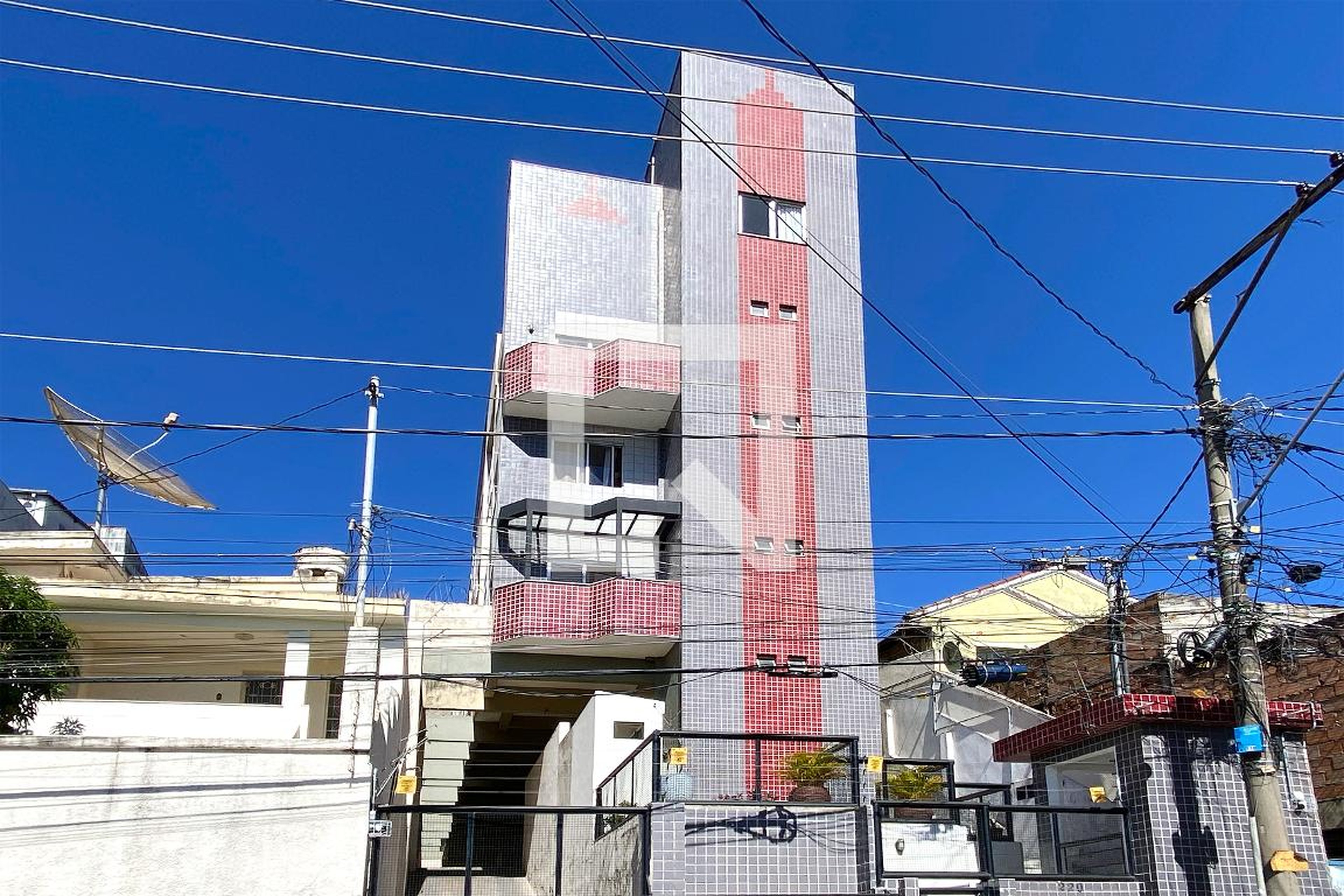 Fachada Condomínio em Rua Resedá, 220