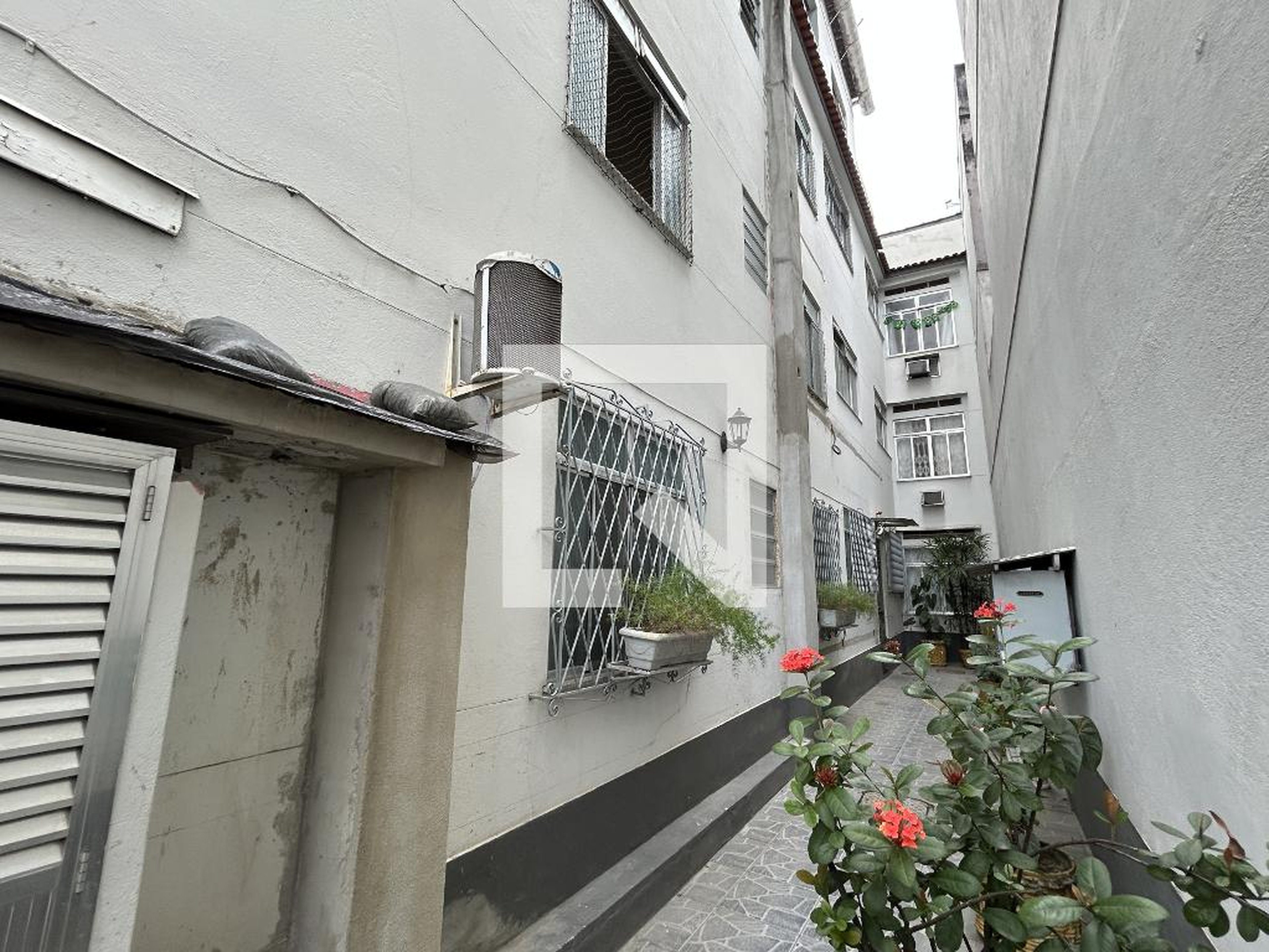Entrada Condomínio em Rua das Verbenas, 6