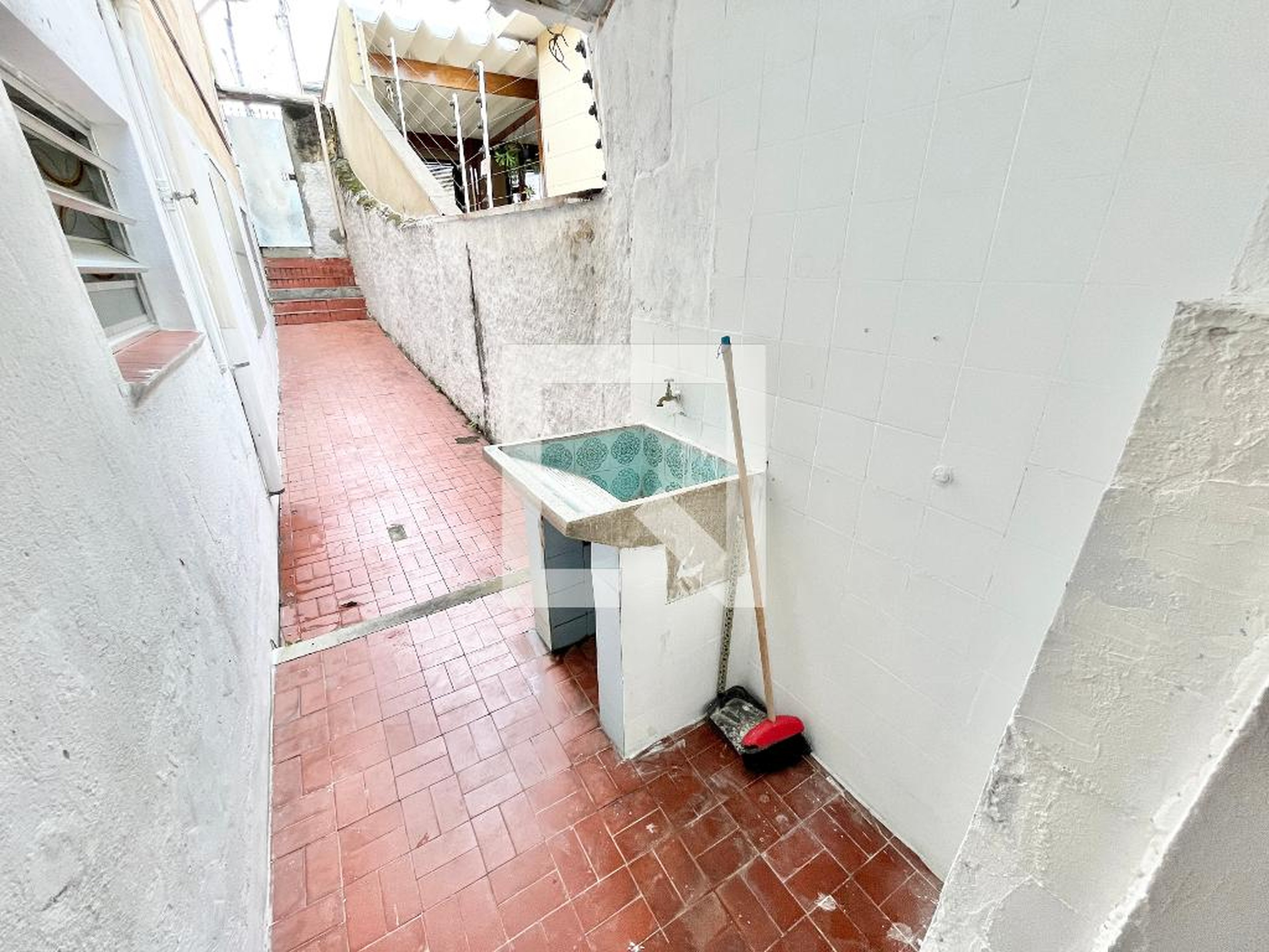 Área externa Condomínio em Rua Alfredo Pujol, 520