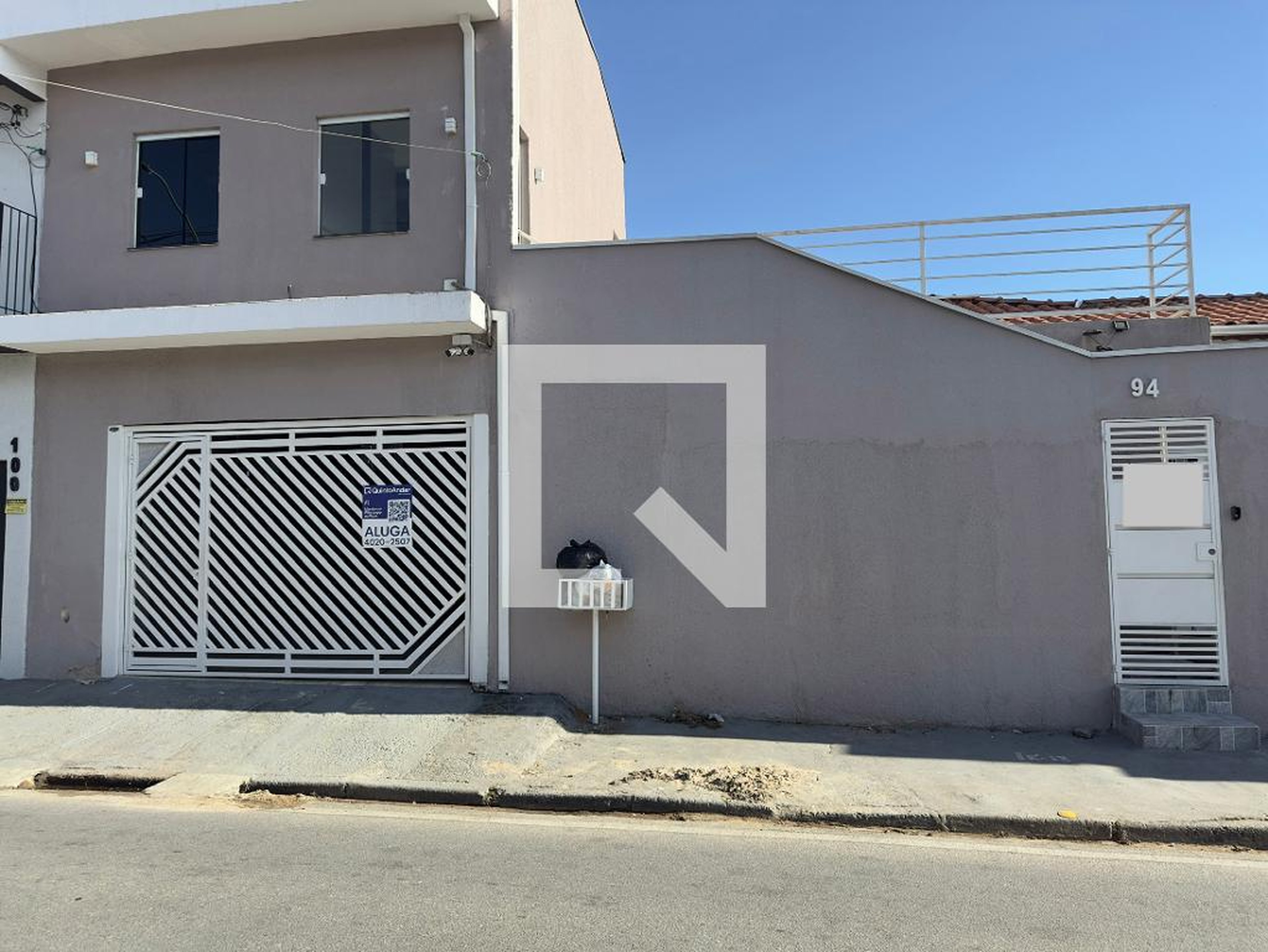 Fachada Condomínio em Rua Atenas Paulista, 94