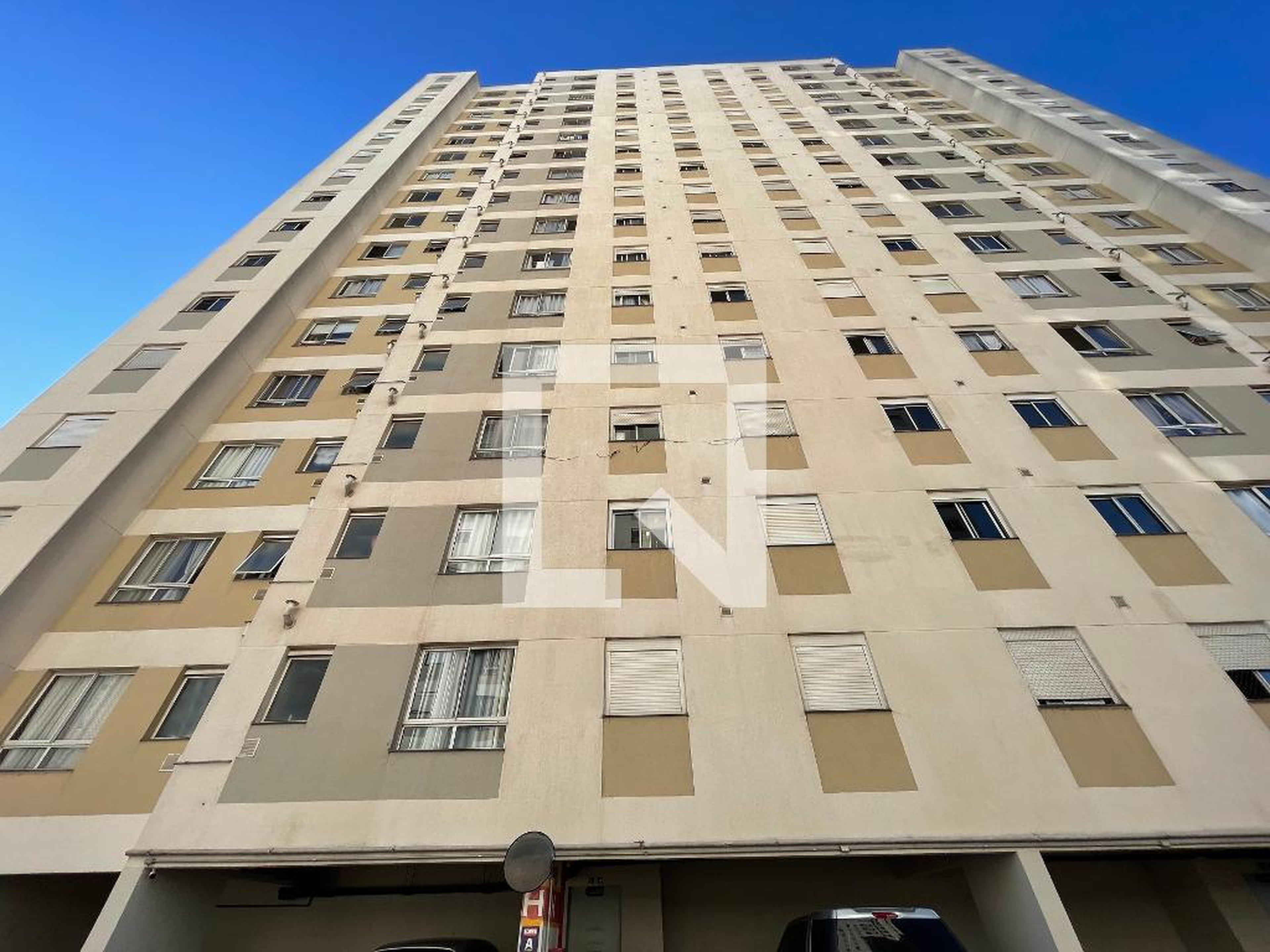 Fachada Condomínio em Rua Cândido Fontoura, 930