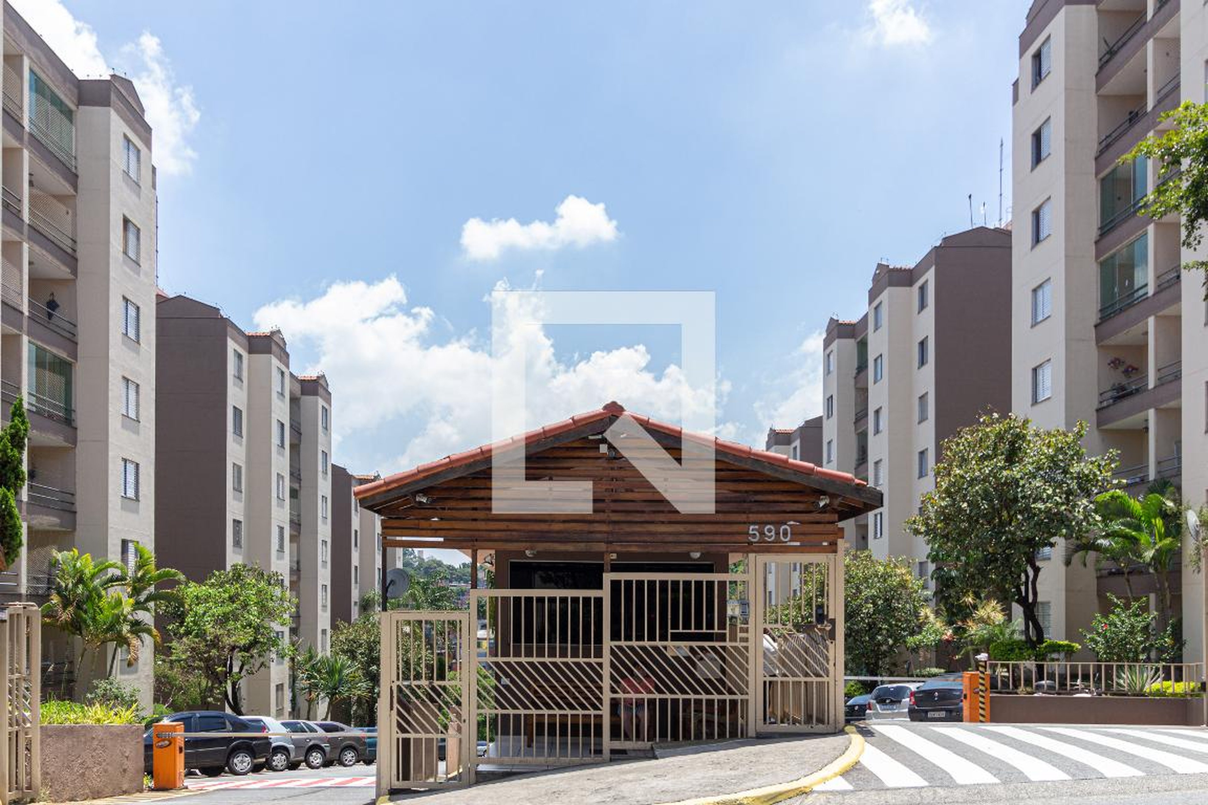 Fachada Condomínio em Avenida Santiago Rodilha, 1324