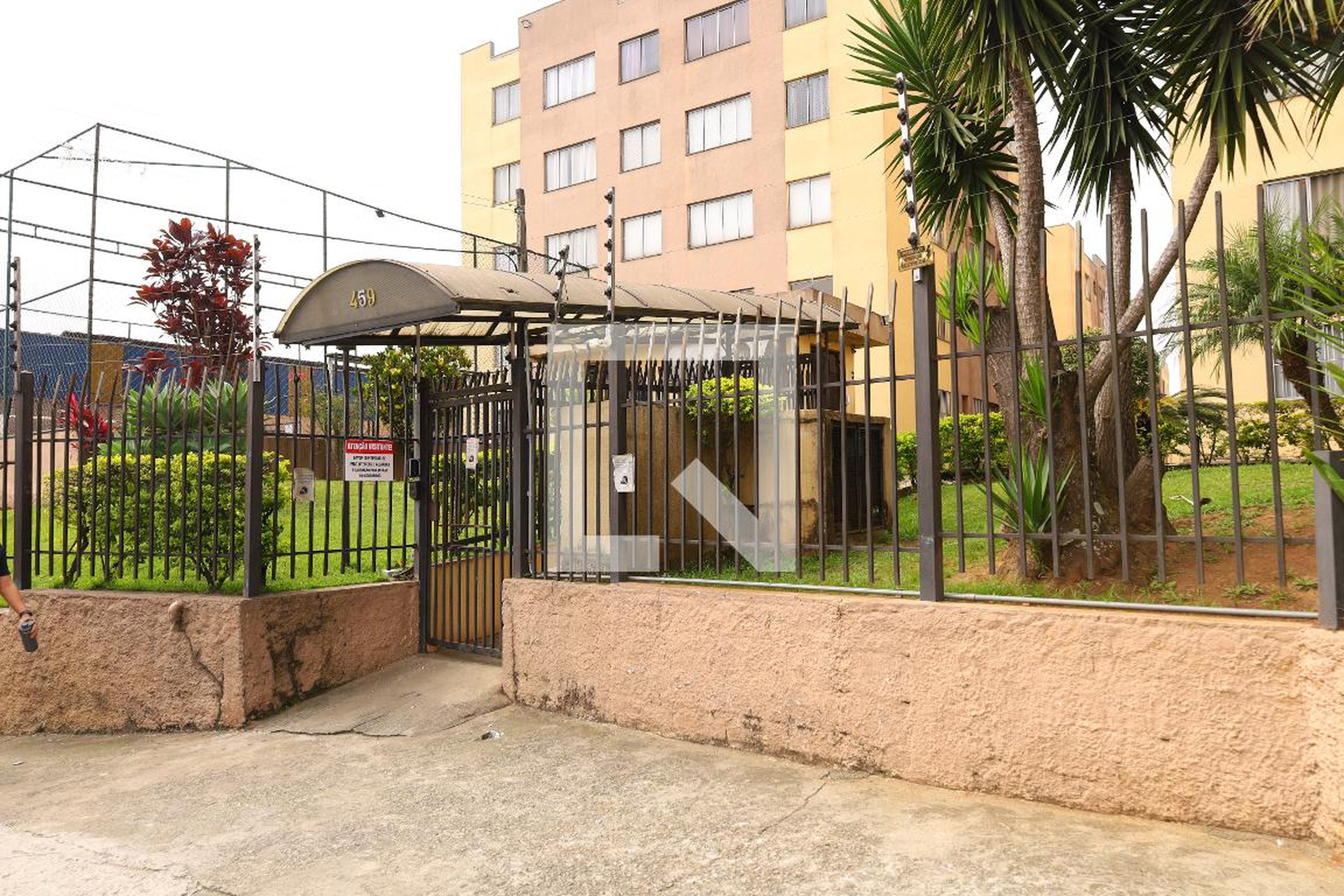 Fachada do condomínio Condomínio em Rua Saturnino Pereira, 459