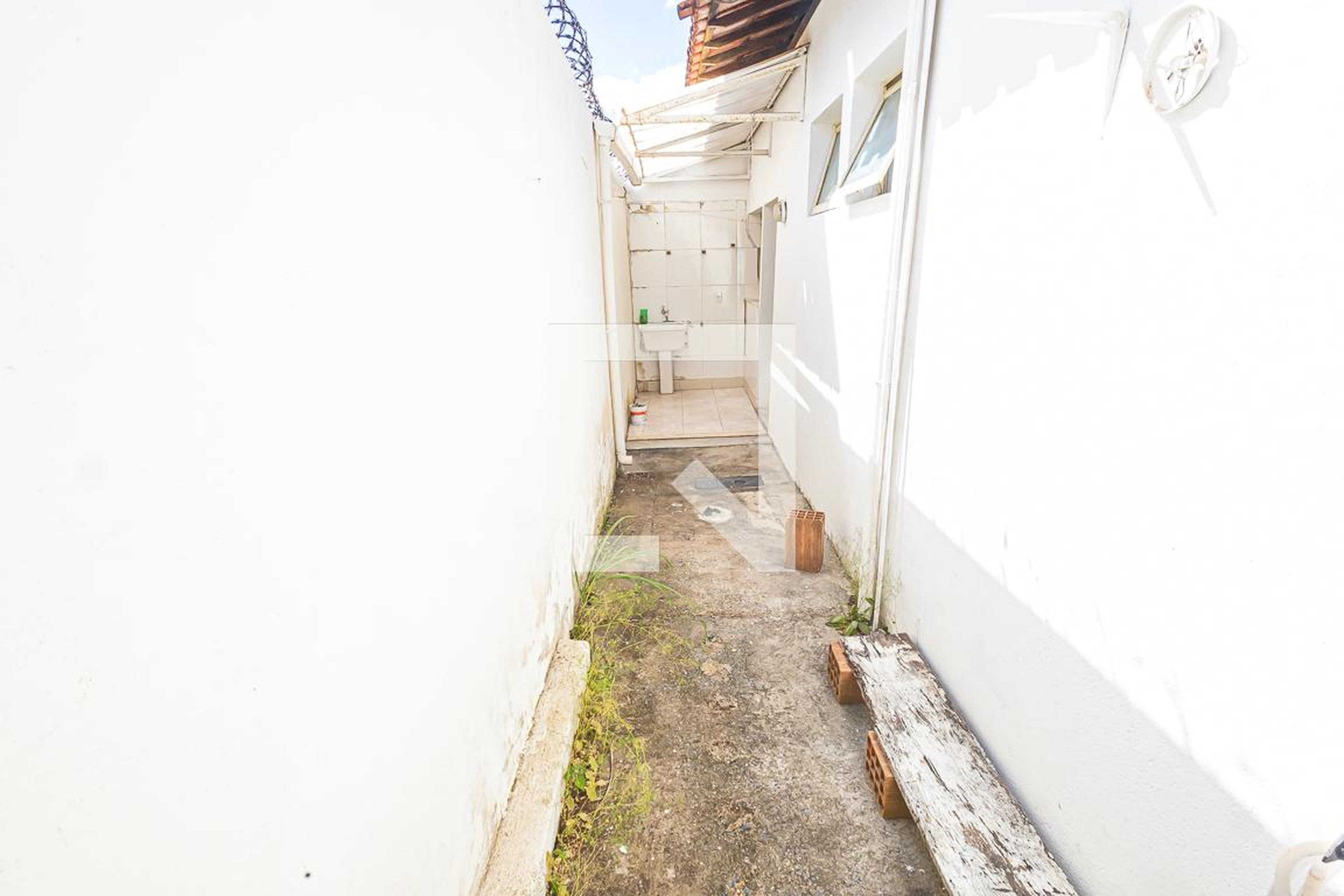 Área externa Condomínio em Rua Eugênio Sáles, 468