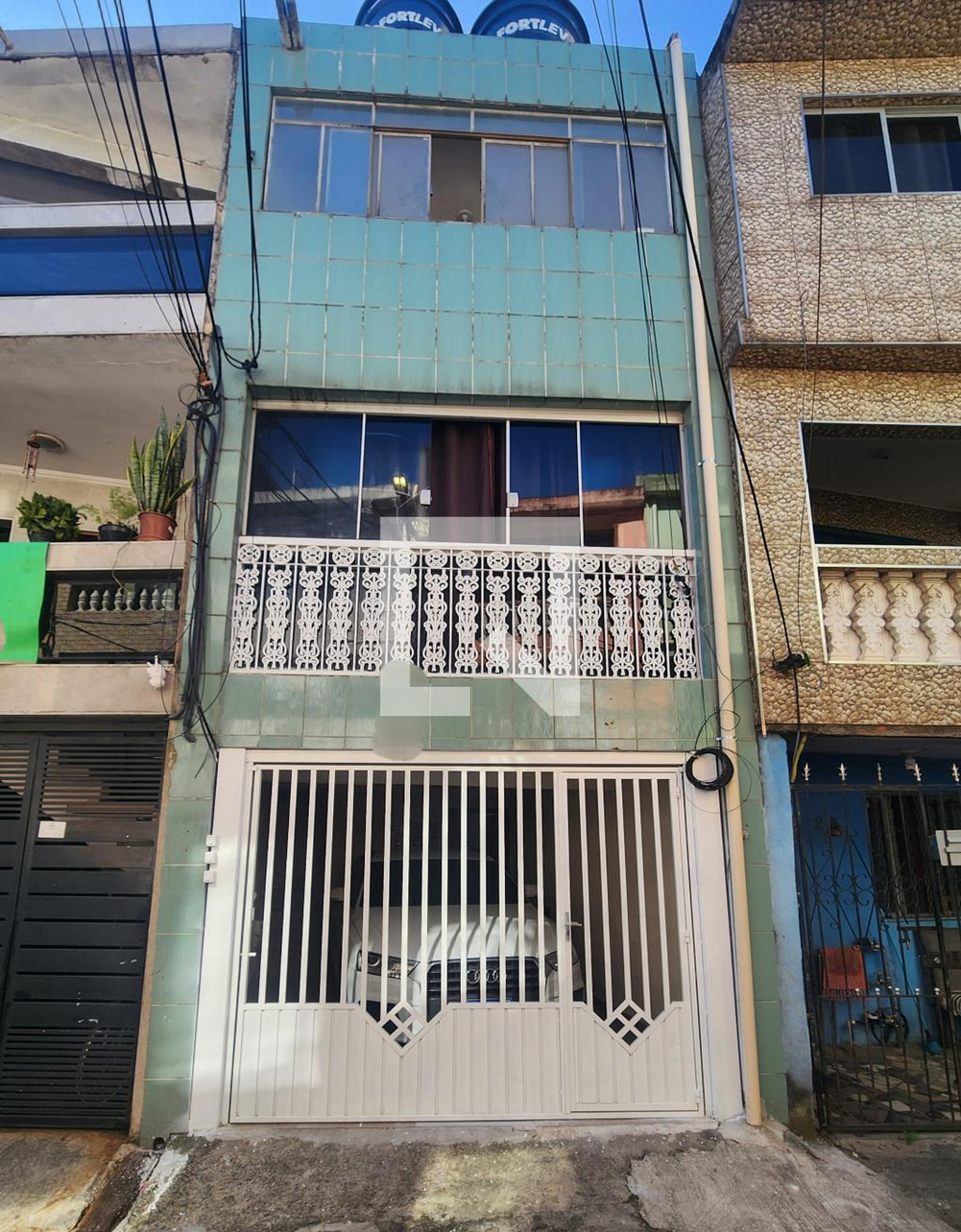 Fachada Condomínio em Travessa Poliana, 24