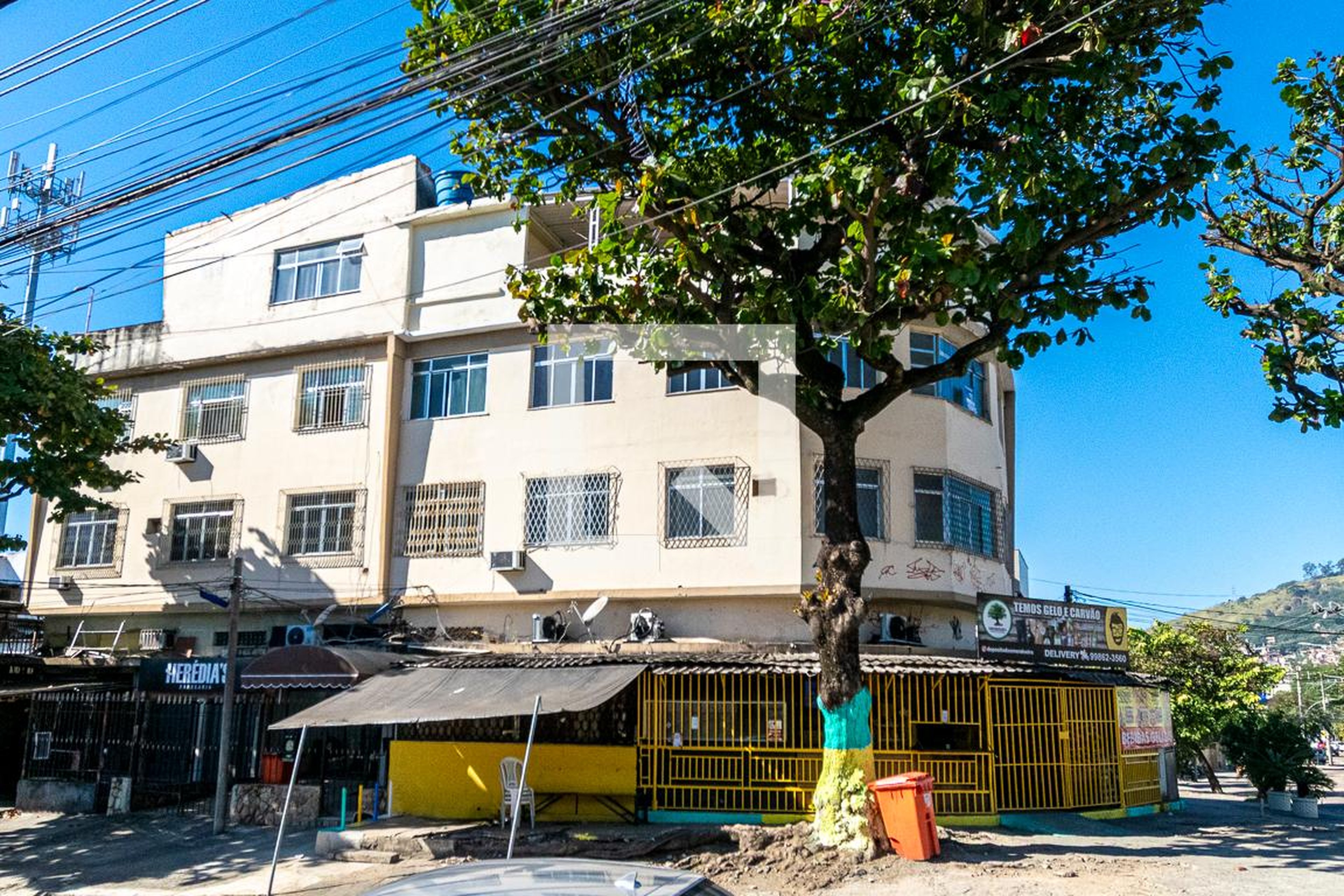 Fachada do Prédio Condomínio em Rua Tanabi, 24