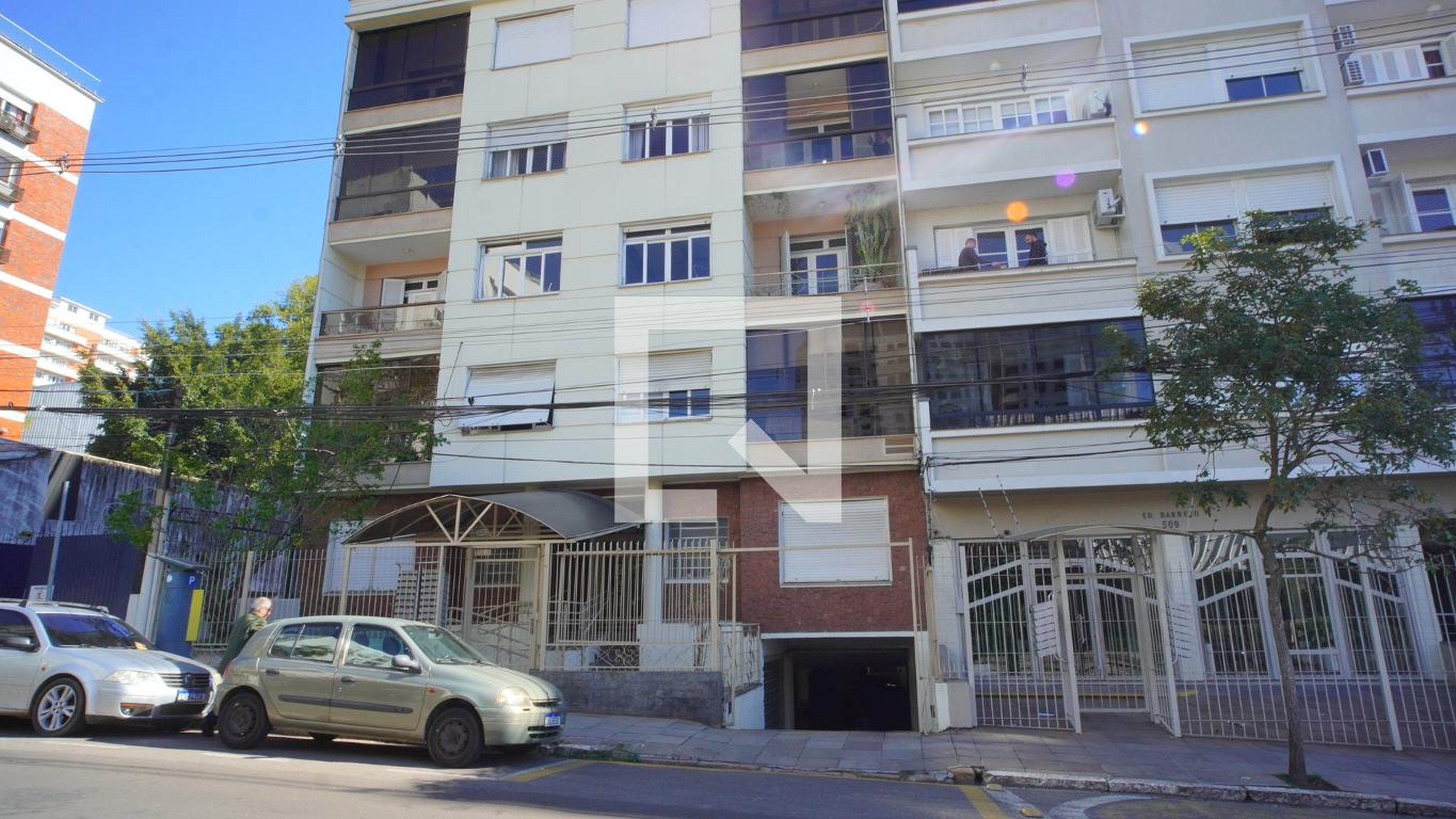 Fachada Condomínio em Rua Coronel Bordini, 525
