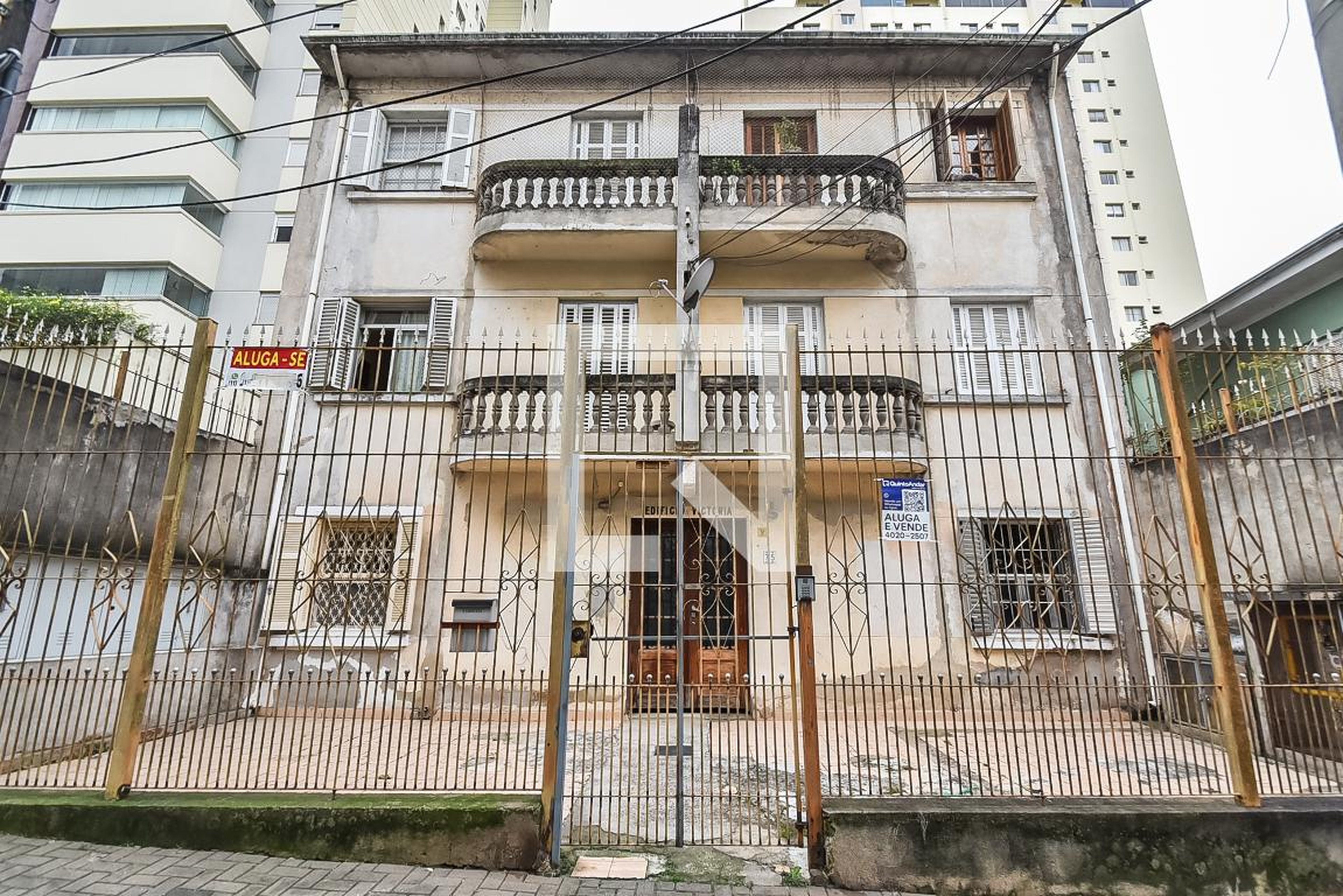 Fachada Condomínio em Rua Nilo, 75