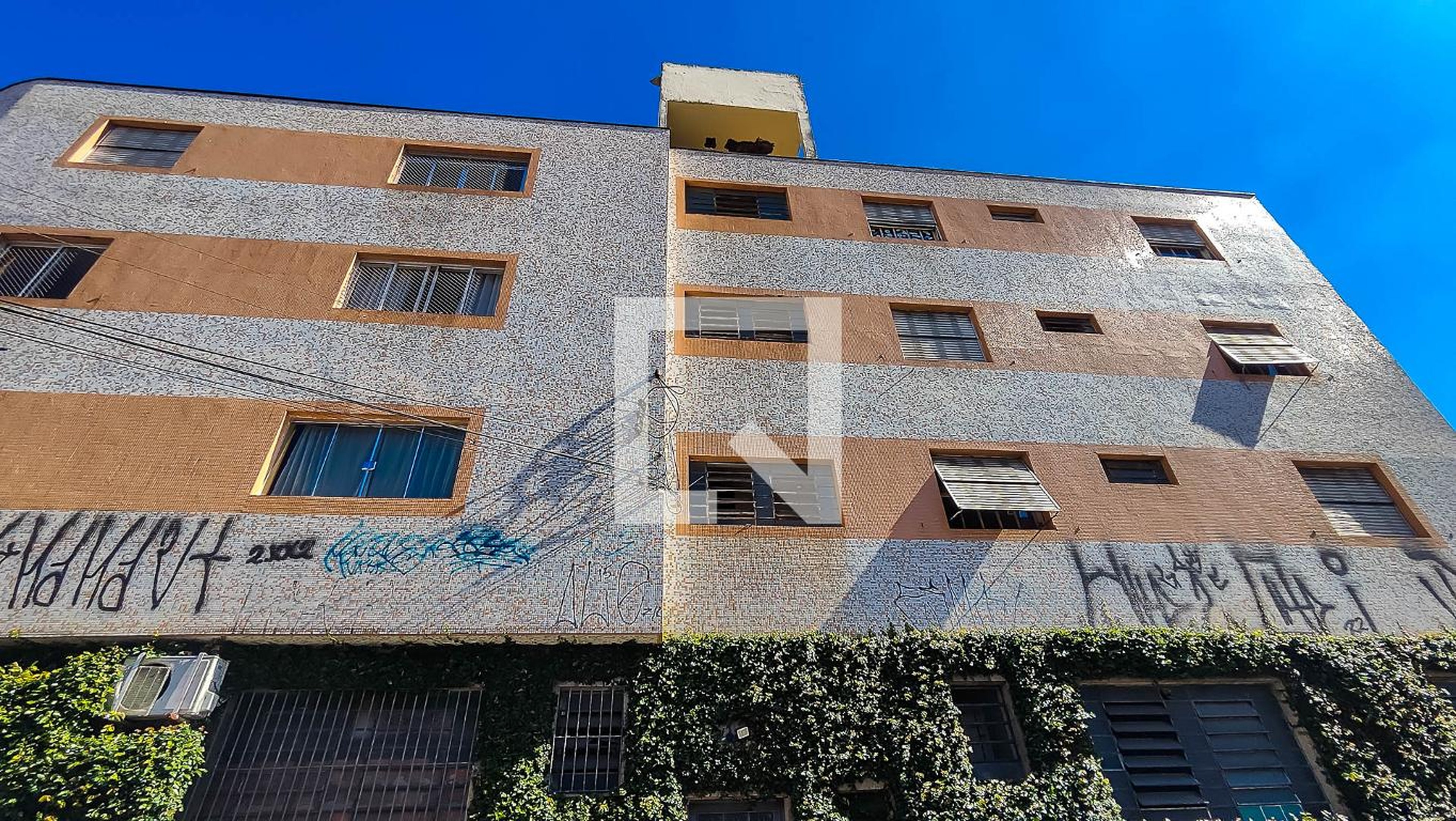 Fachada do Prédio Condomínio em Rua Júlio Rodrigues Mendes, 23