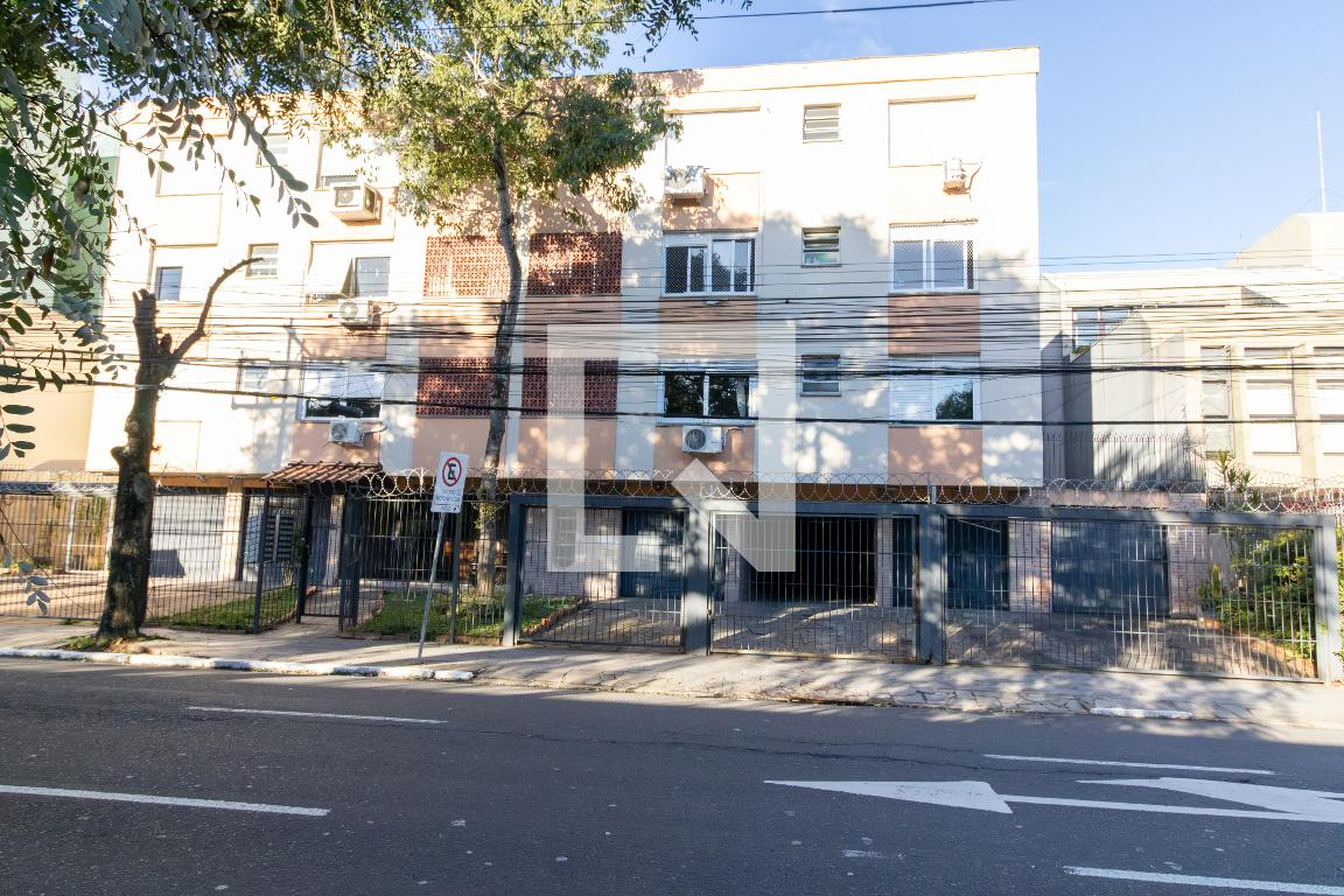 Fachada Condomínio em Avenida Padre Cacique, 50