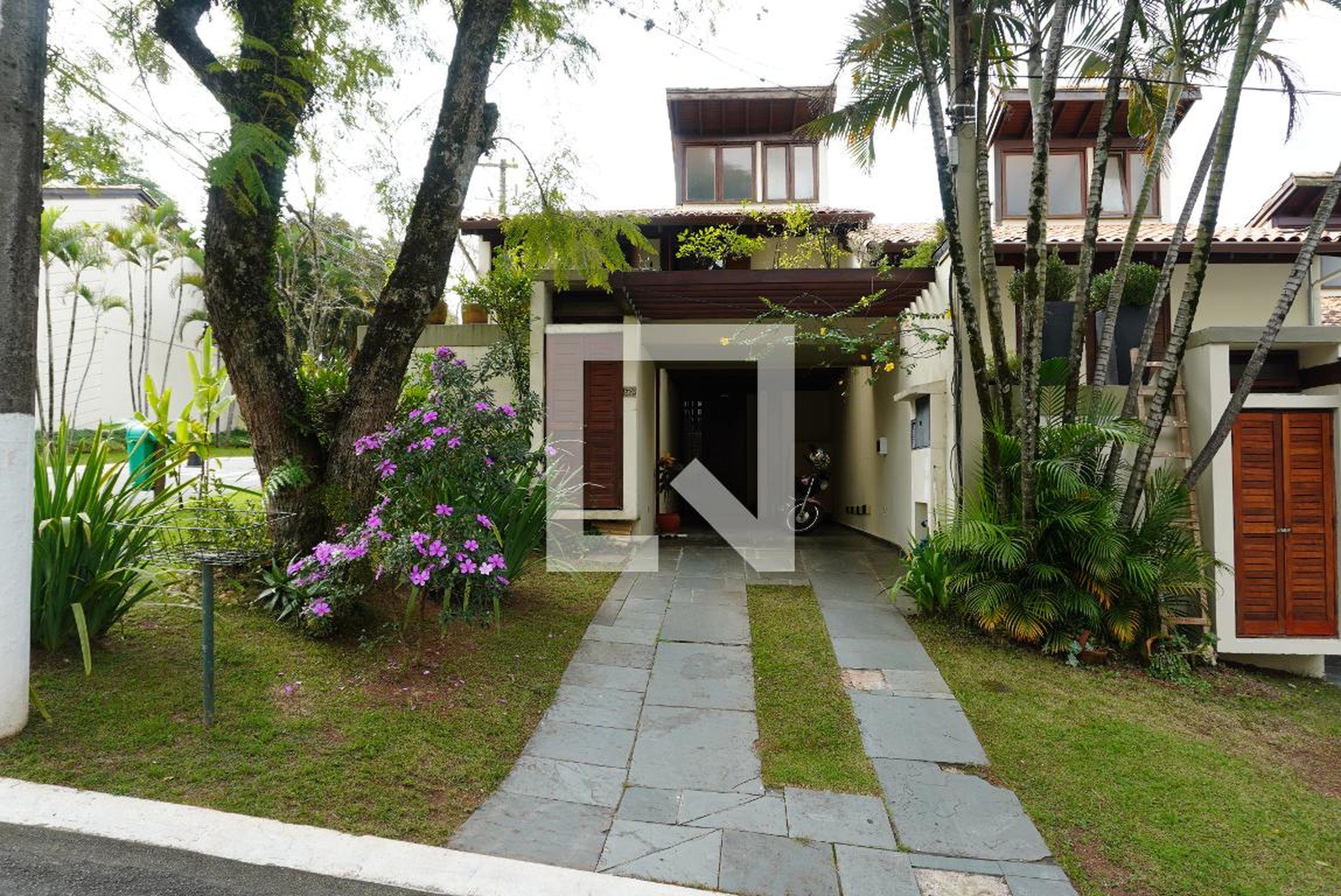 Fachada Condomínio em Alameda Madagascar, 52