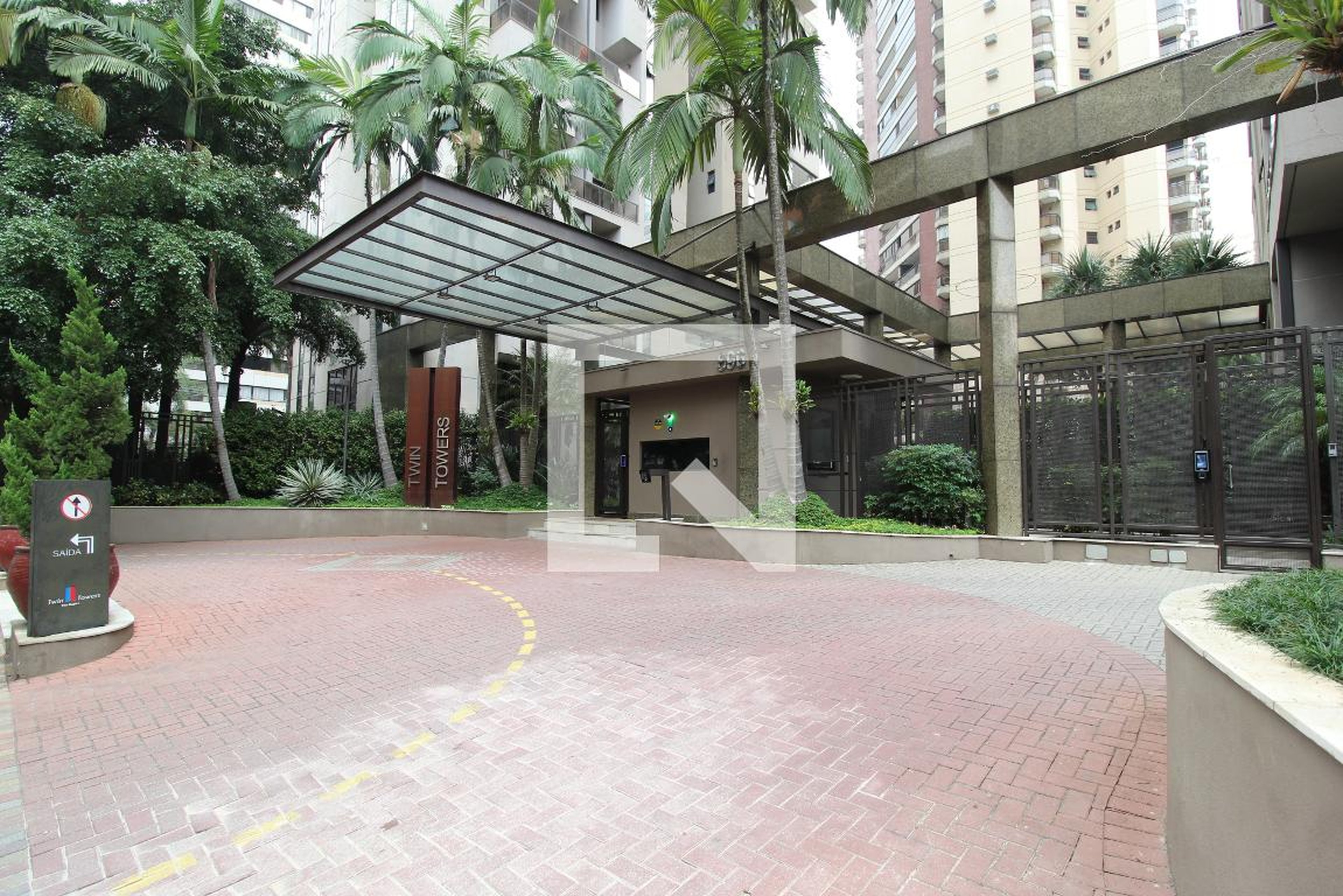 Fachada Edifício Twins Towers - (Moema, SP)