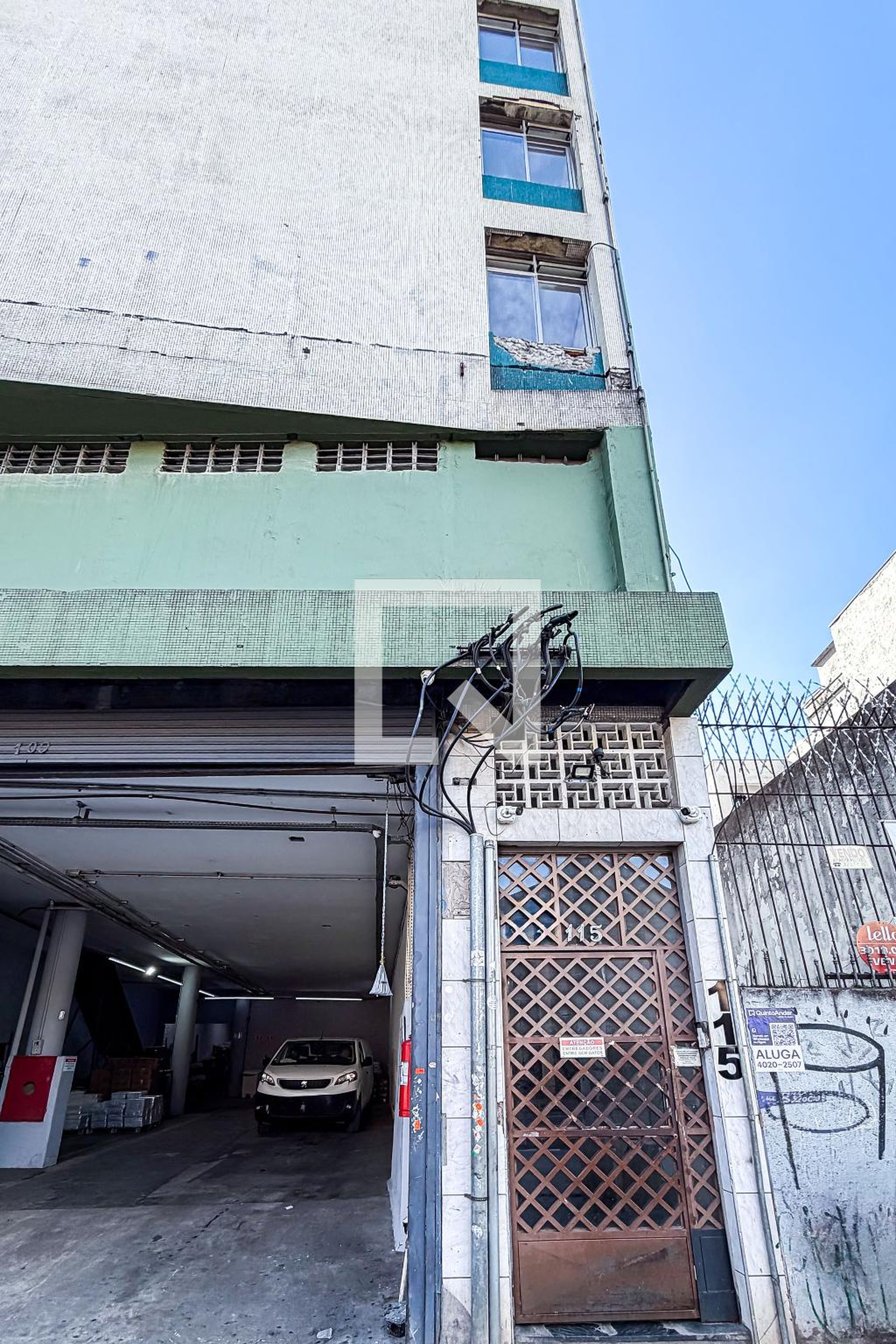 Entrada Condomínio em Rua do Gasômetro, 116