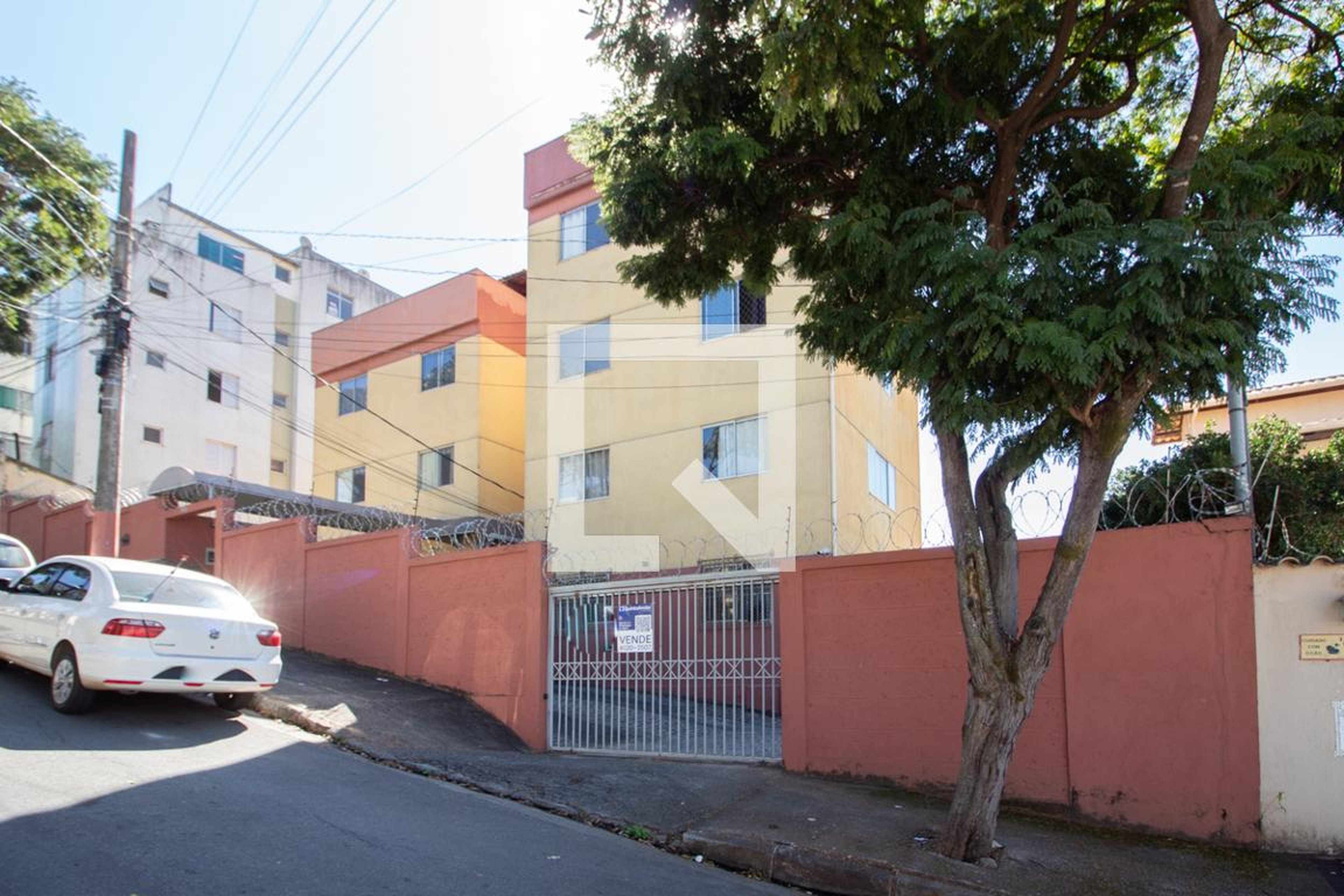 Fachada Condomínio em Rua Cristóvão Pinto Ribeiro, 143