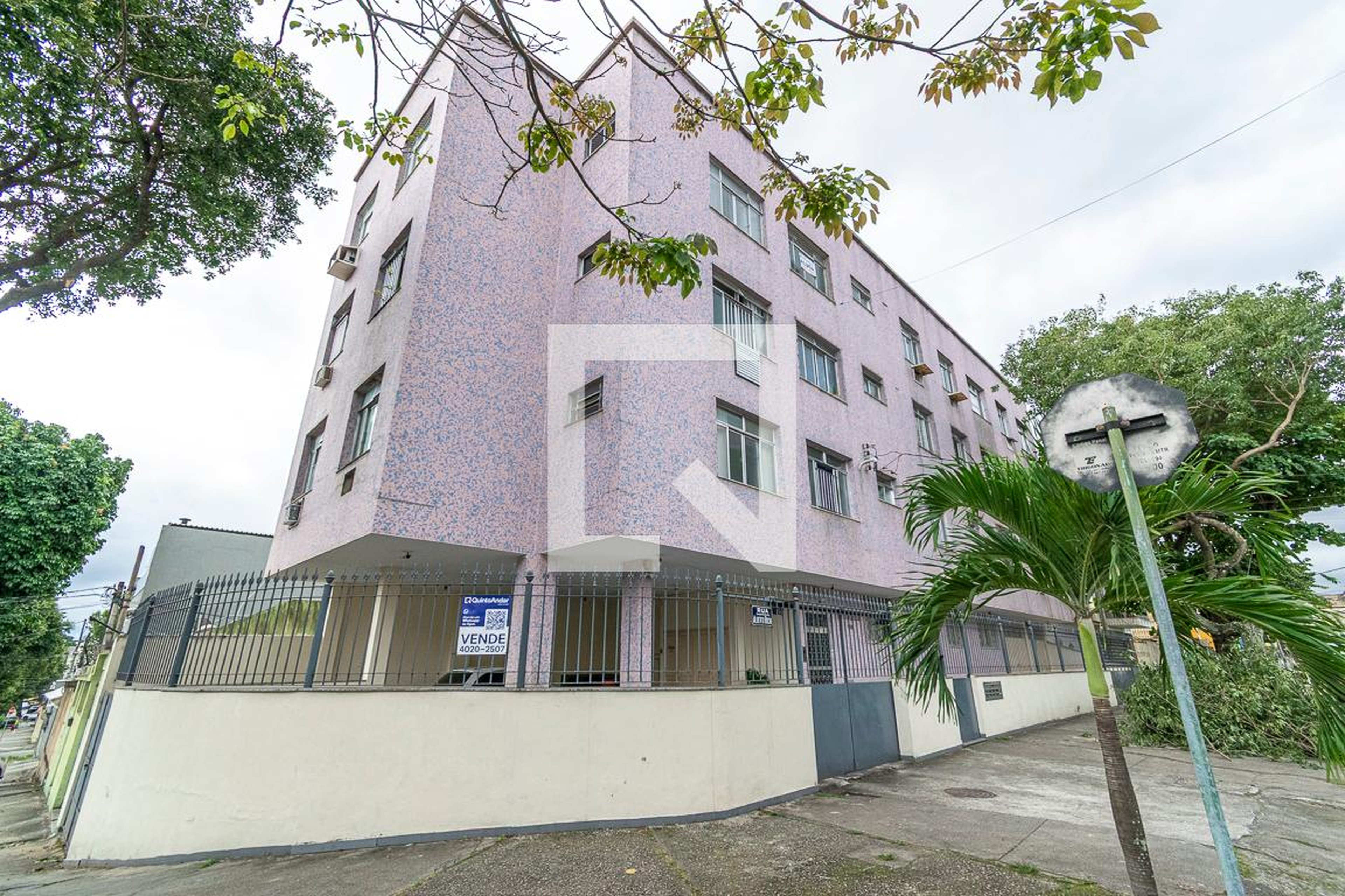 Fachada do Prédio Condomínio em Rua Engenheiro Alberto Rocha, 106